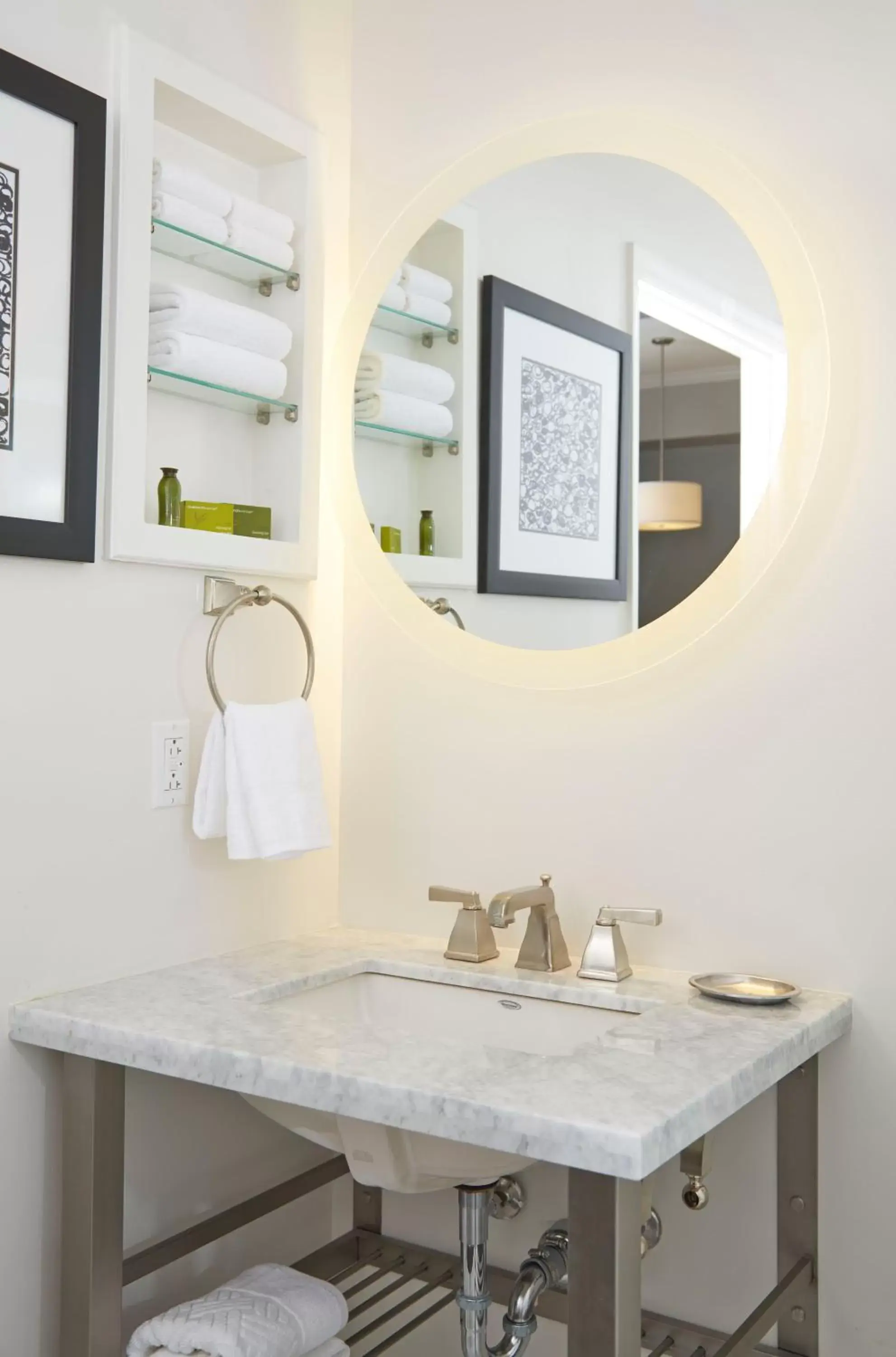 Petite Standard Room in The Georgian Terrace Petite Standard Room in The Georgian Terrace