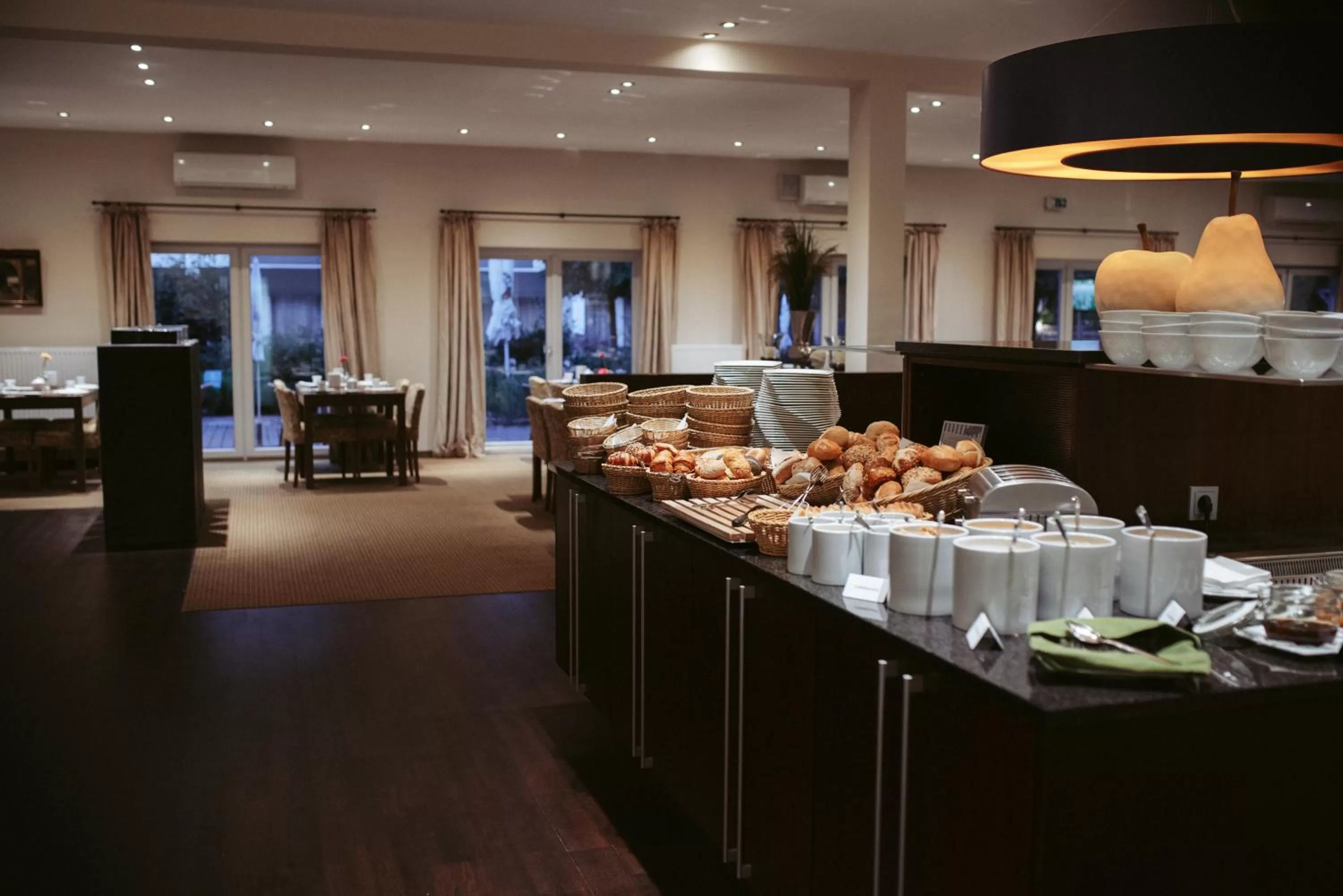 Buffet breakfast in Hotel am Schlosspark garni