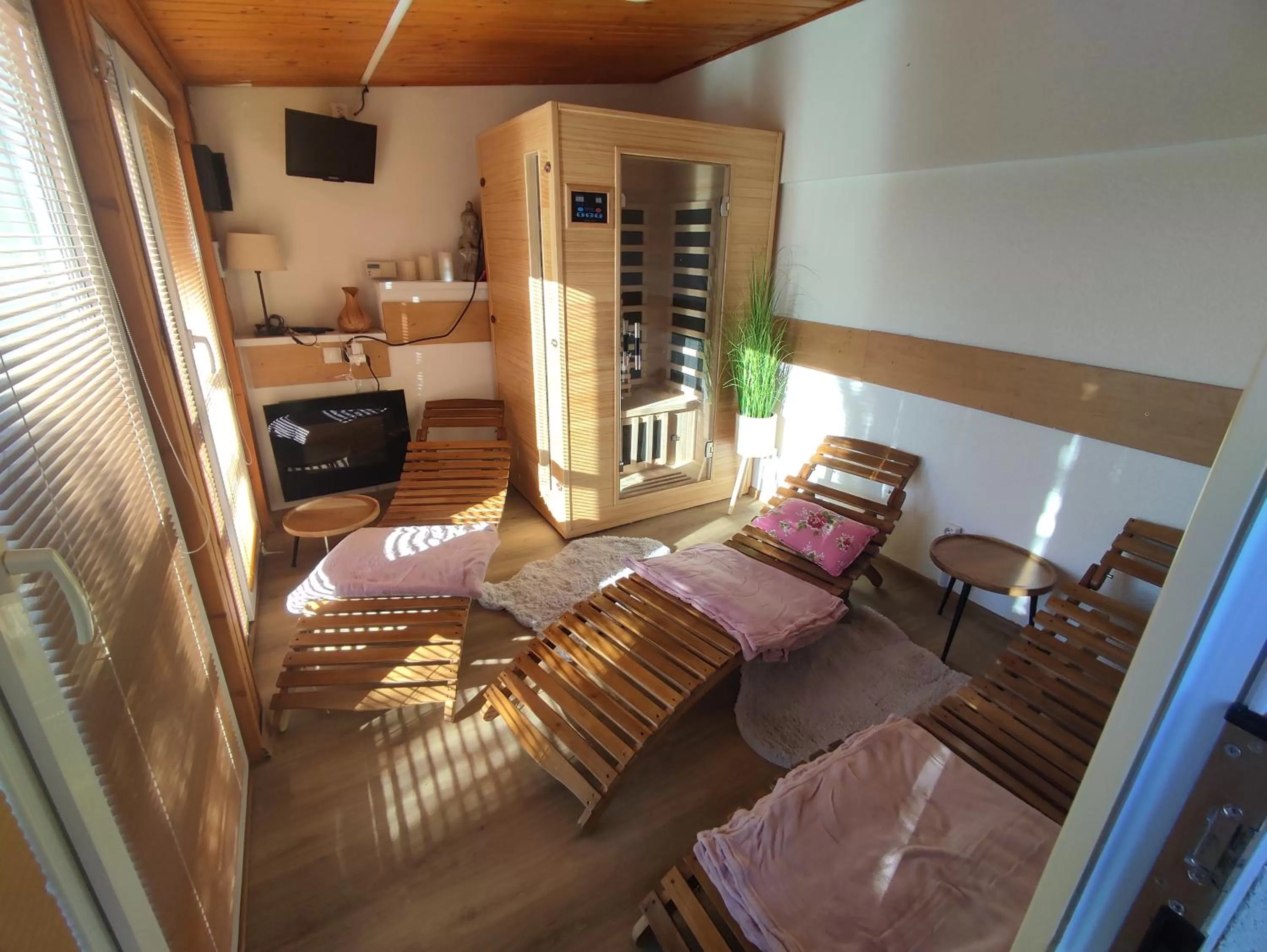 Sauna, Seating Area in Spa & Pool Apartment Hotel - Restaurant VILLA IVICA