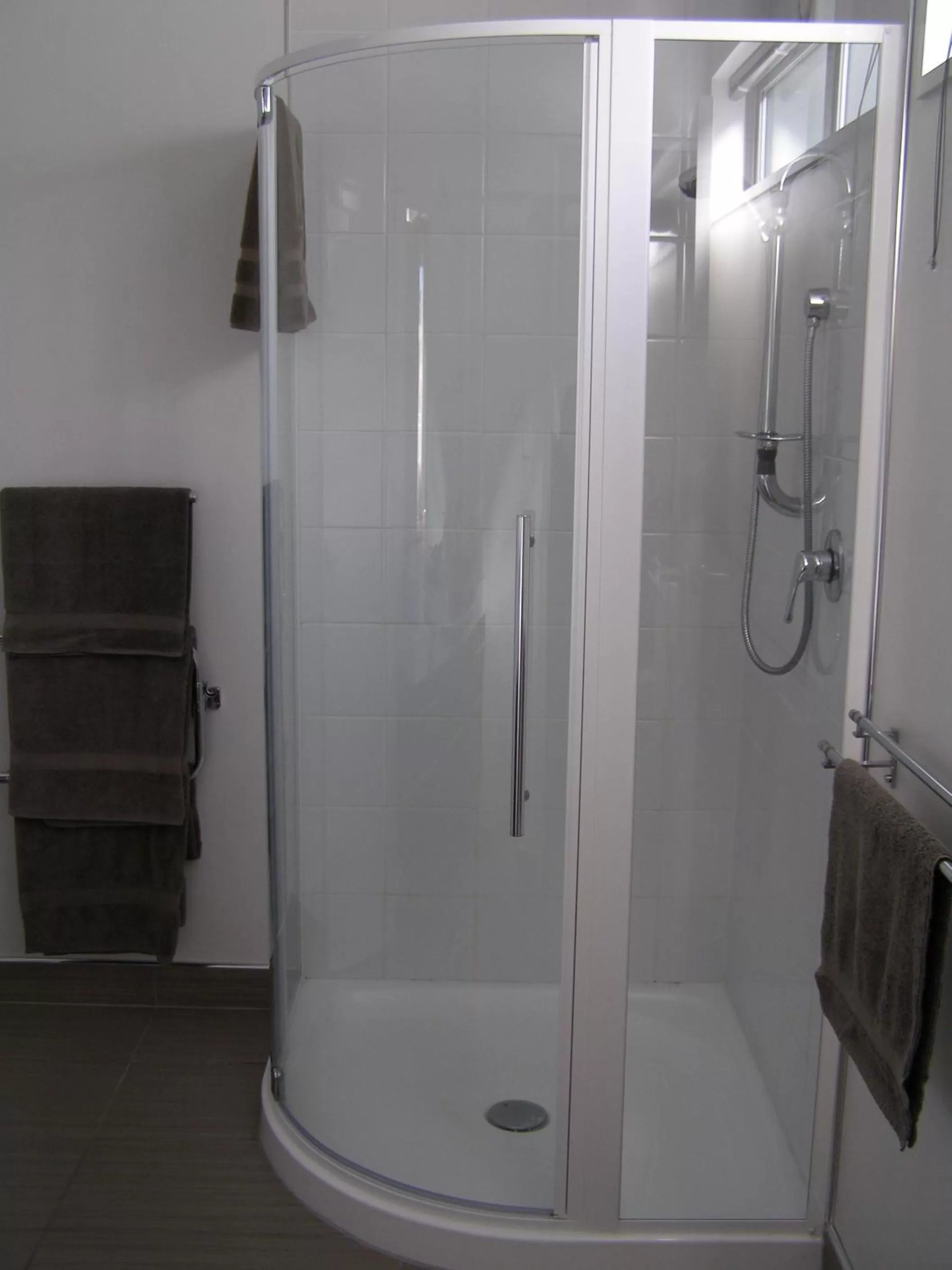 Bathroom in Bellano Motel Suites