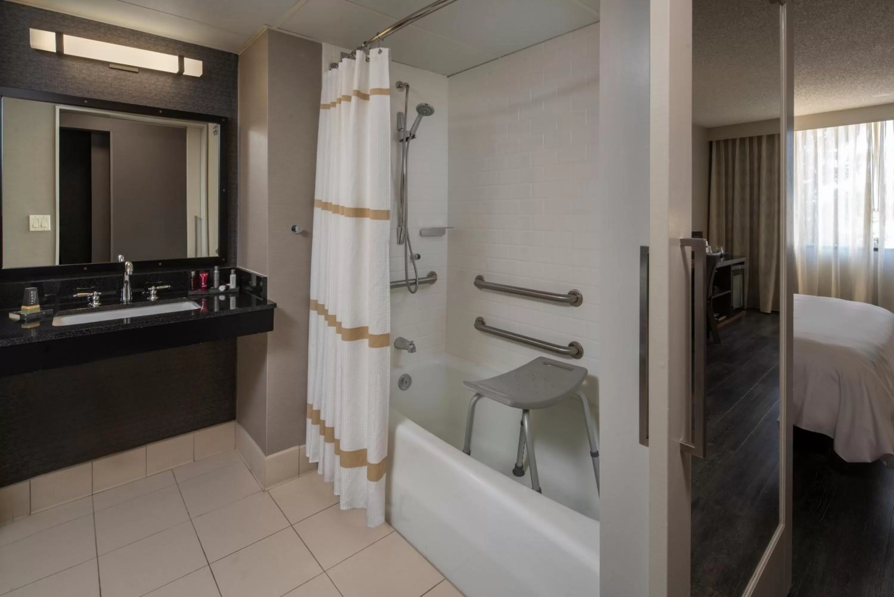 Bathroom in Sonesta Nashville Airport