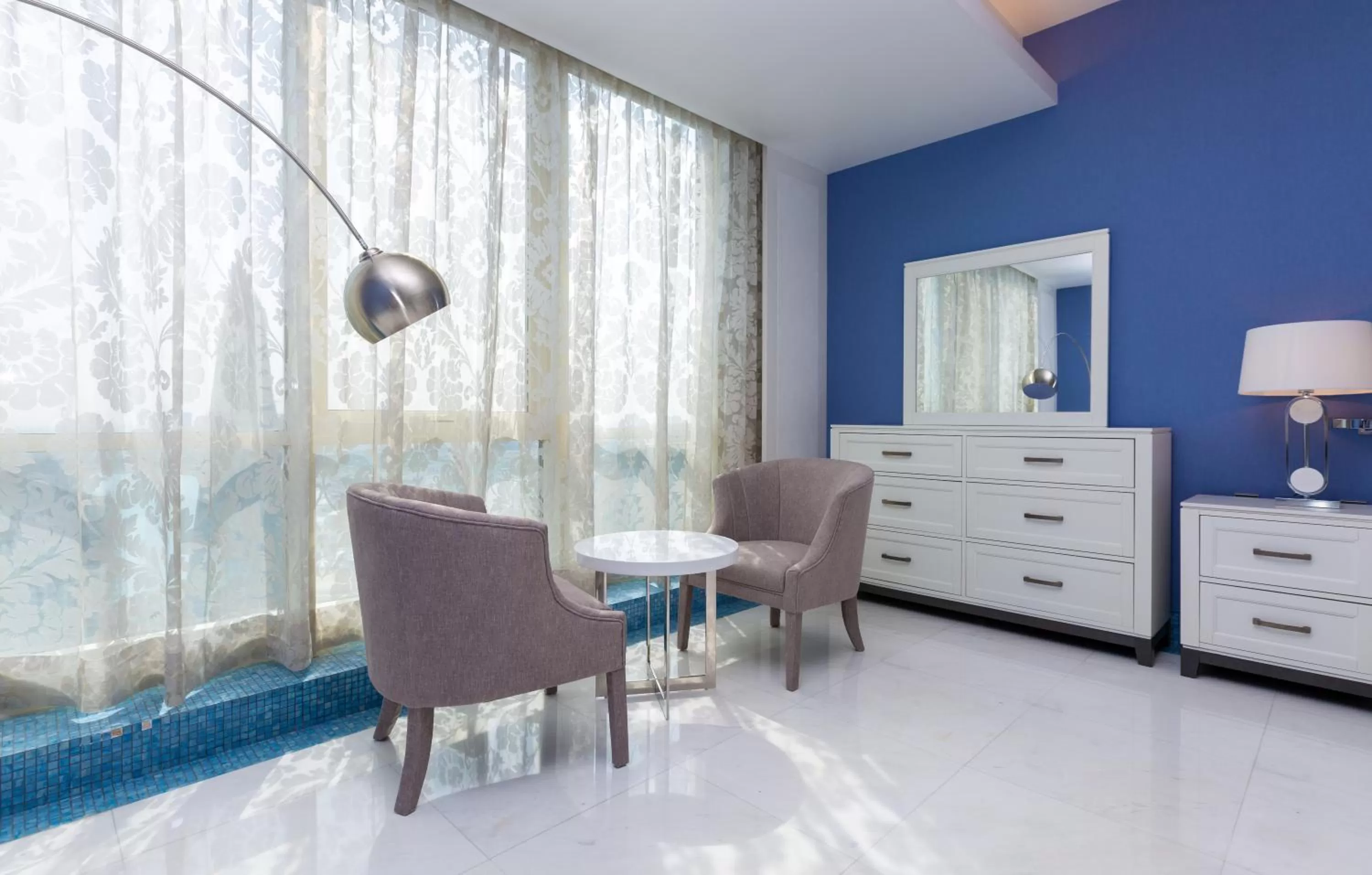 Seating area in Ezdan Hotel West Bay