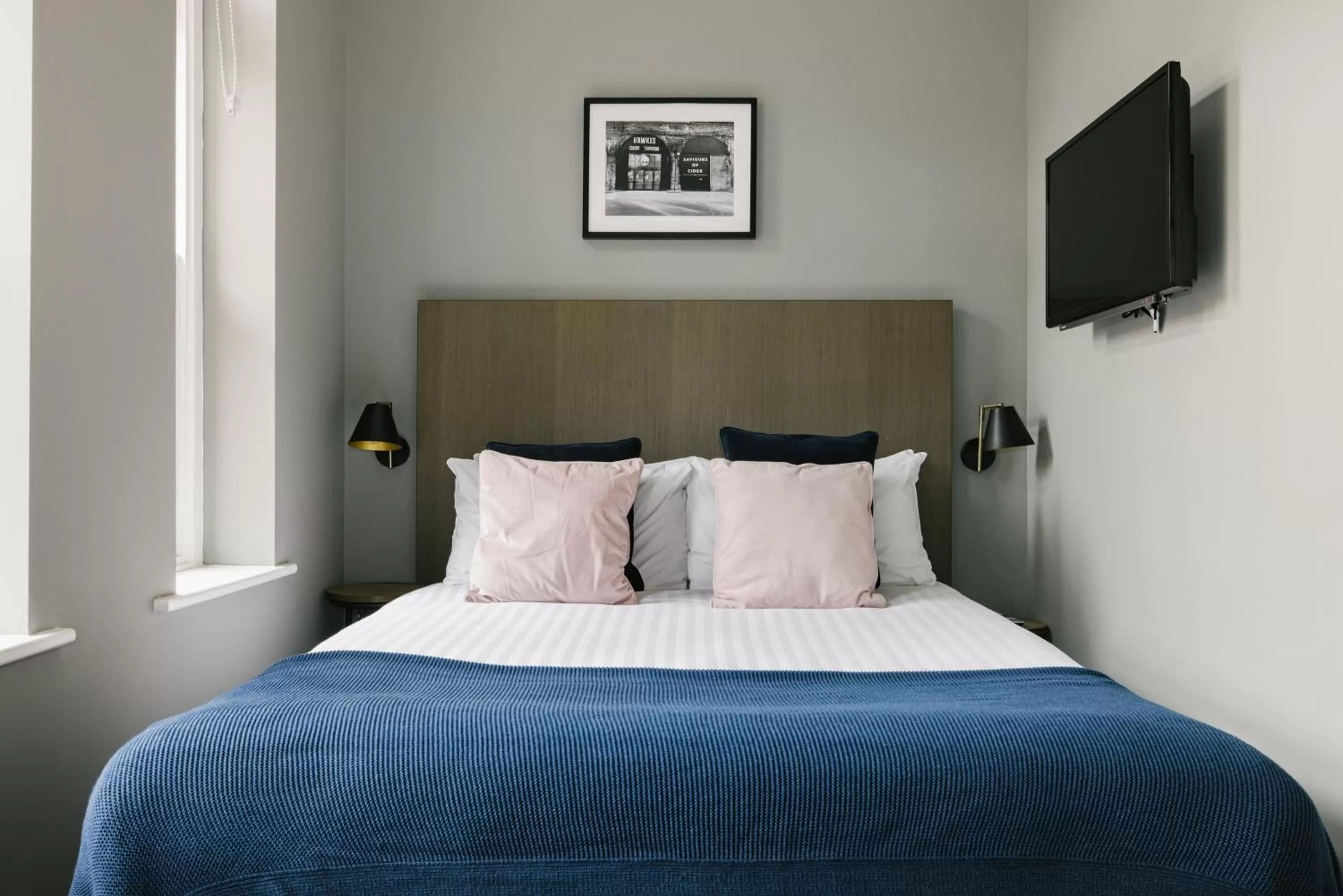 Decorative detail in TowerBridge64