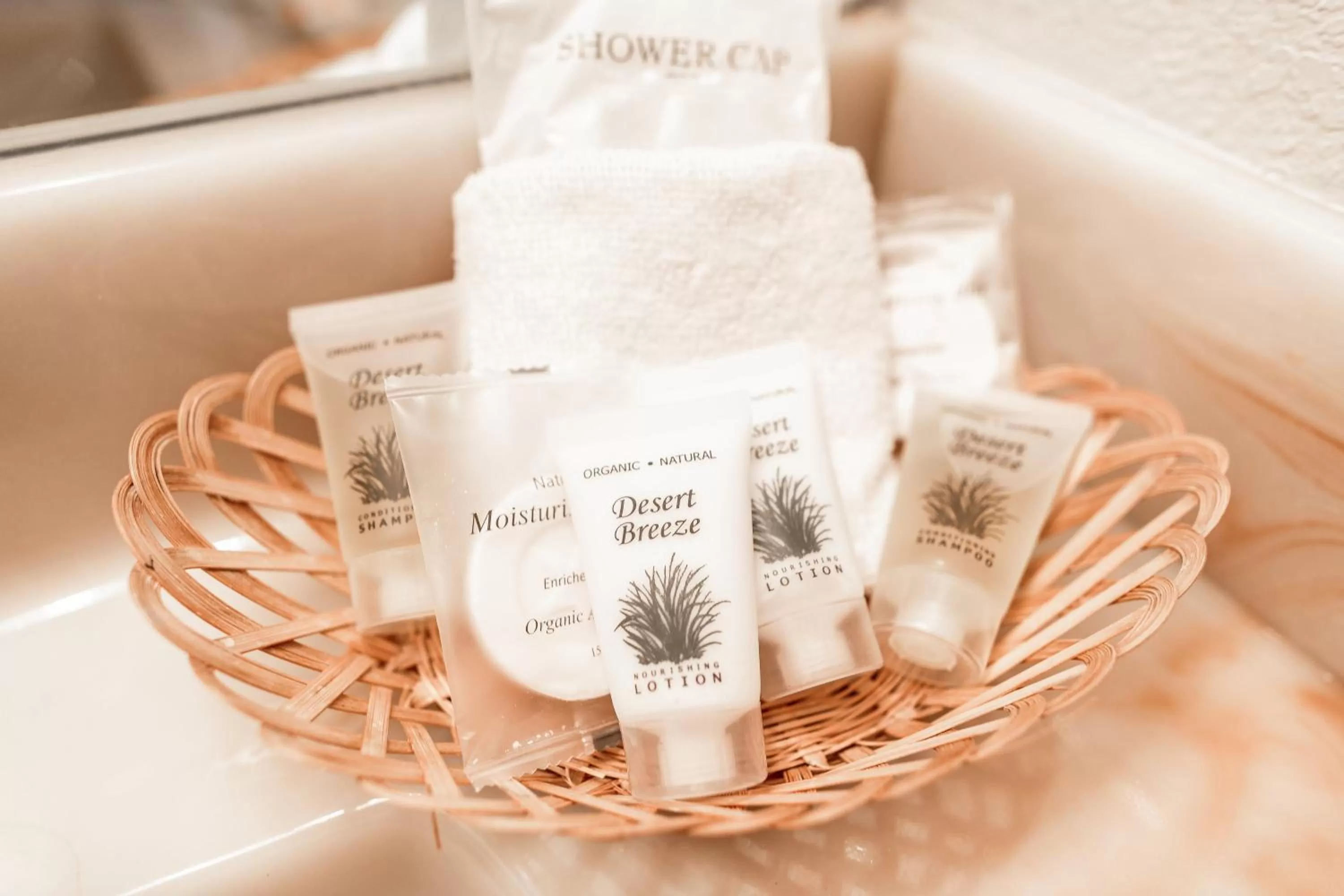 Shower in Coachman Inn Oak Harbor