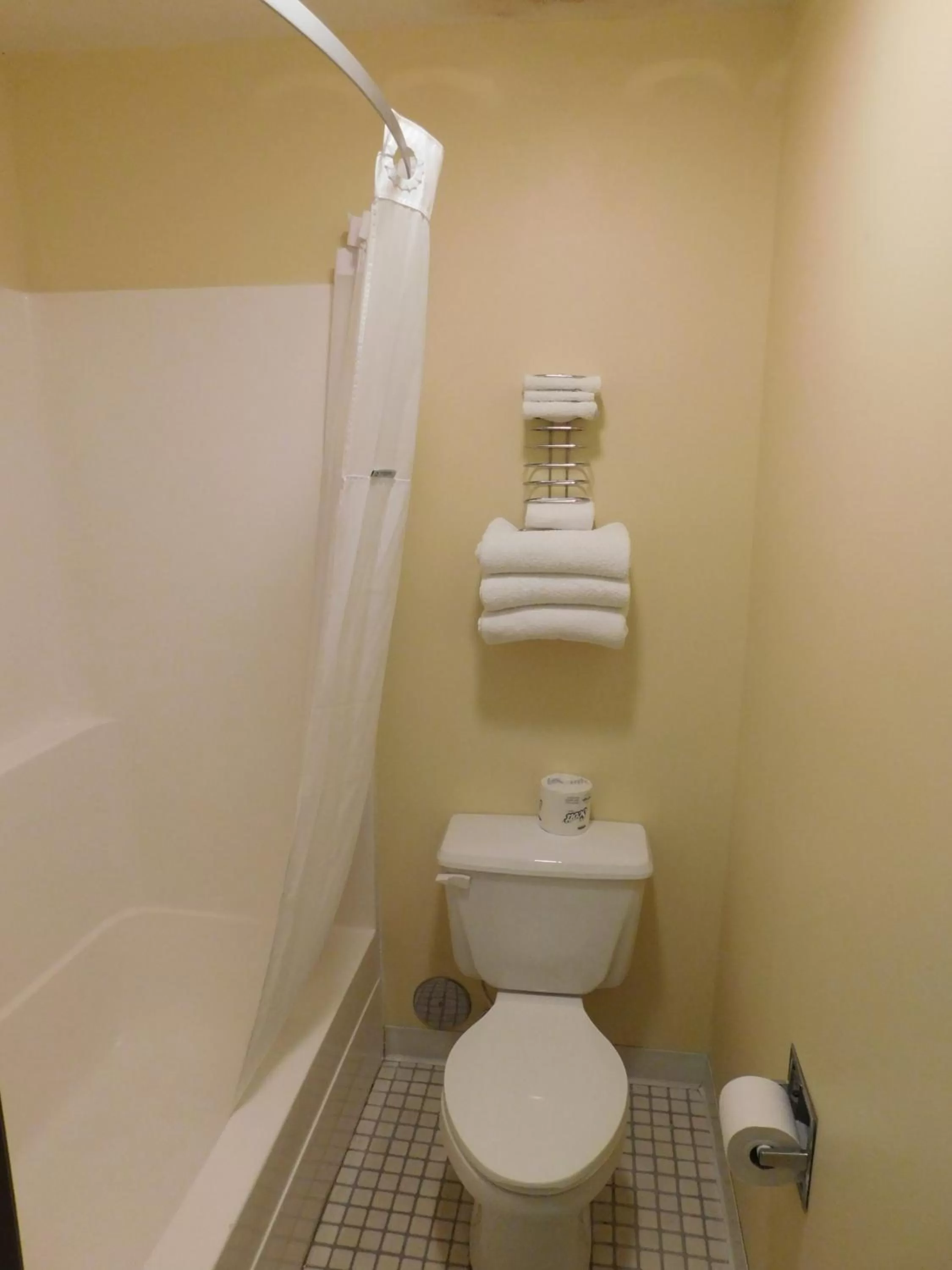 Bathroom in Days Inn by Wyndham Lexington NE