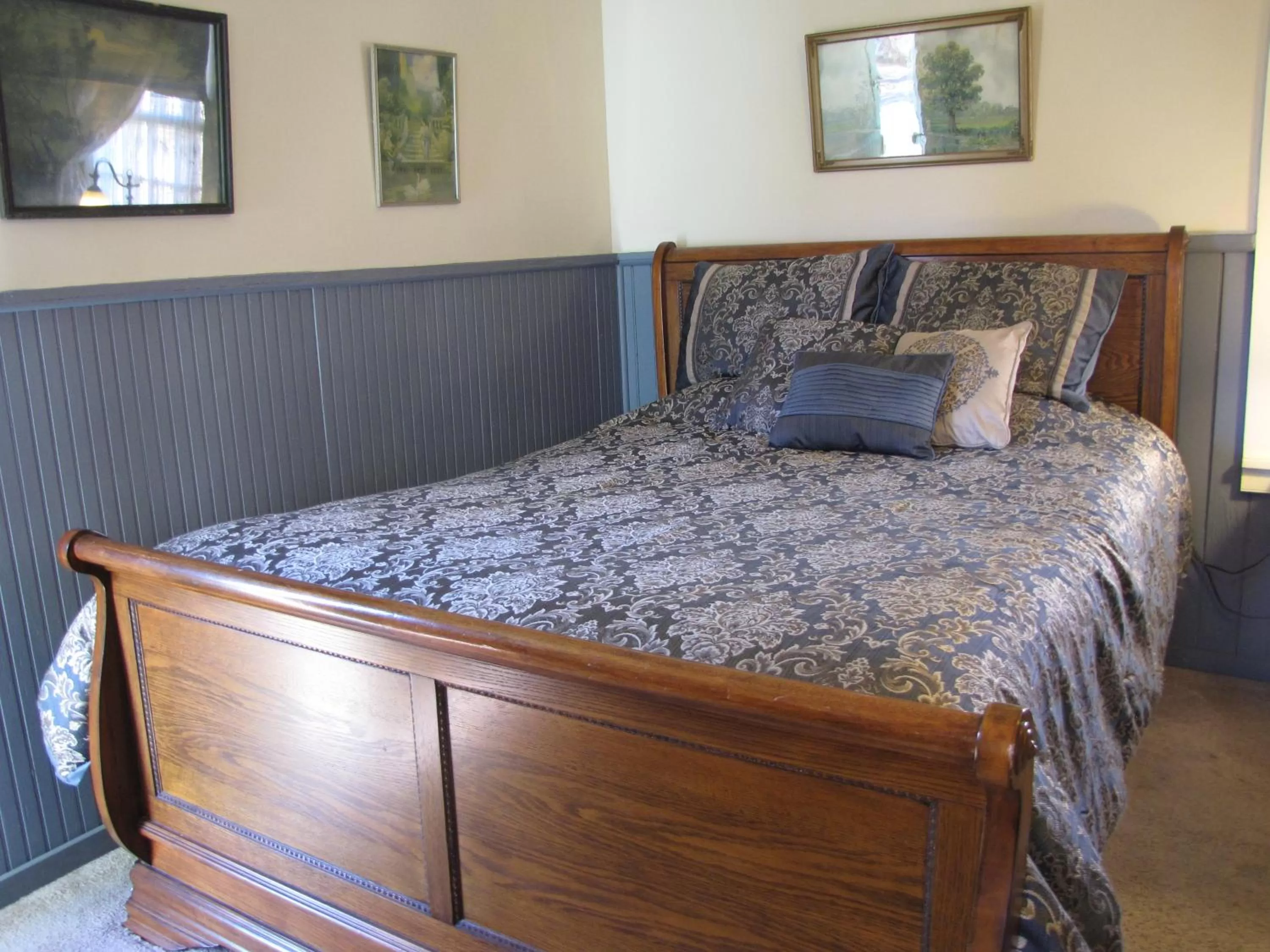 Bedroom, Bed in Main Street Bed & Breakfast