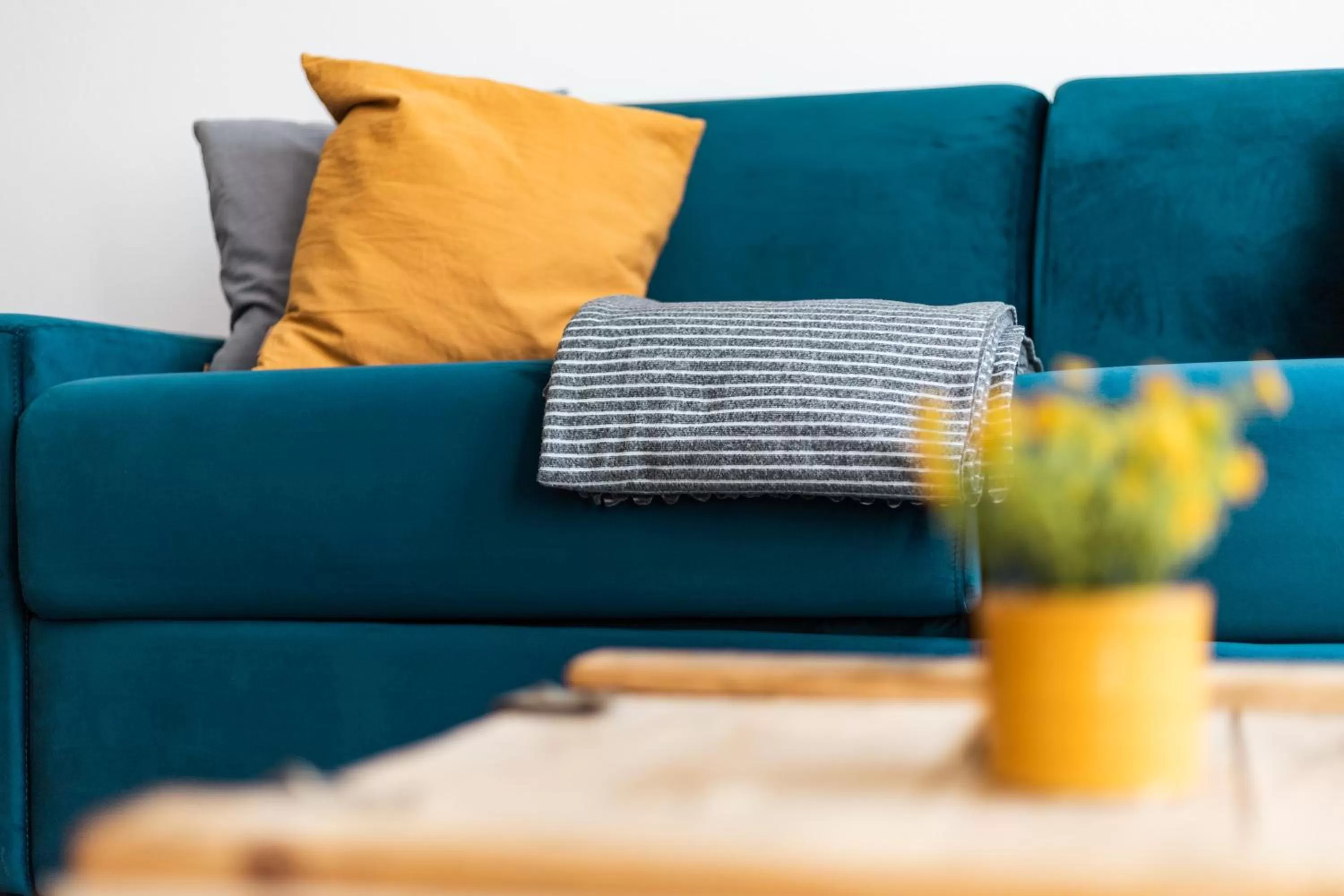 Living room, Seating Area in Ko-Living Space an der Oper - Street Art Design Apartments