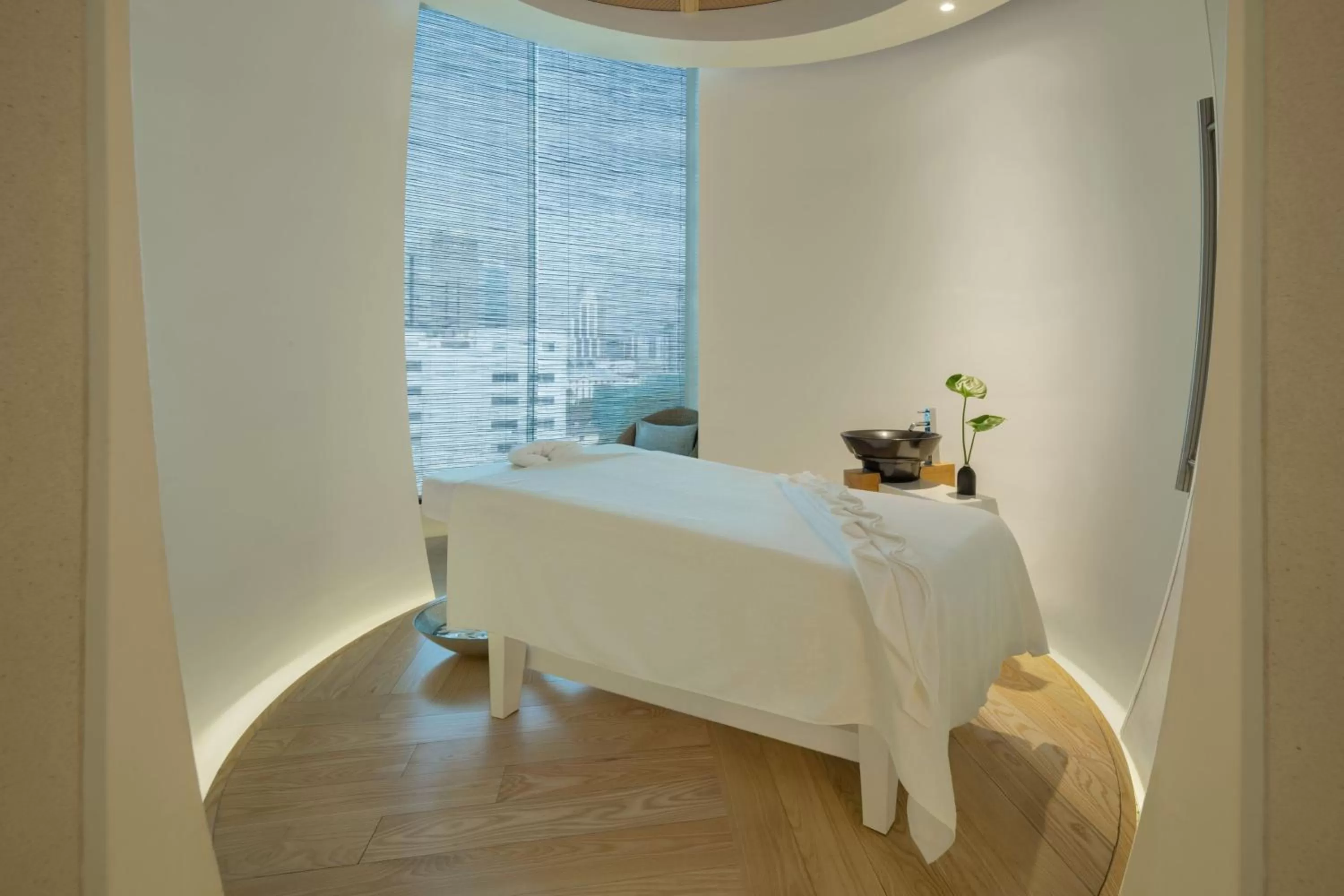 Spa and wellness centre/facilities, Bed in Le Meridien Bangkok