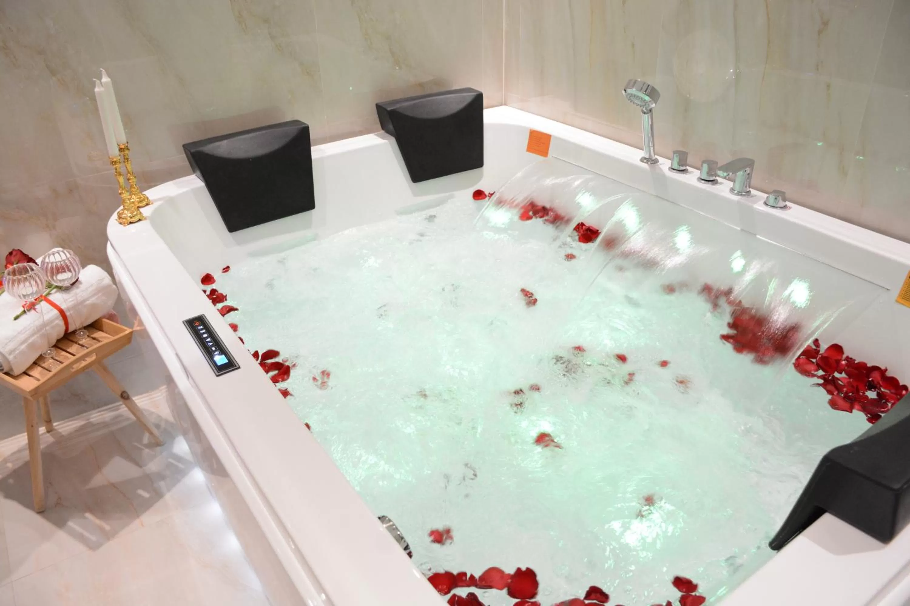 Bathroom in E1 Hotel