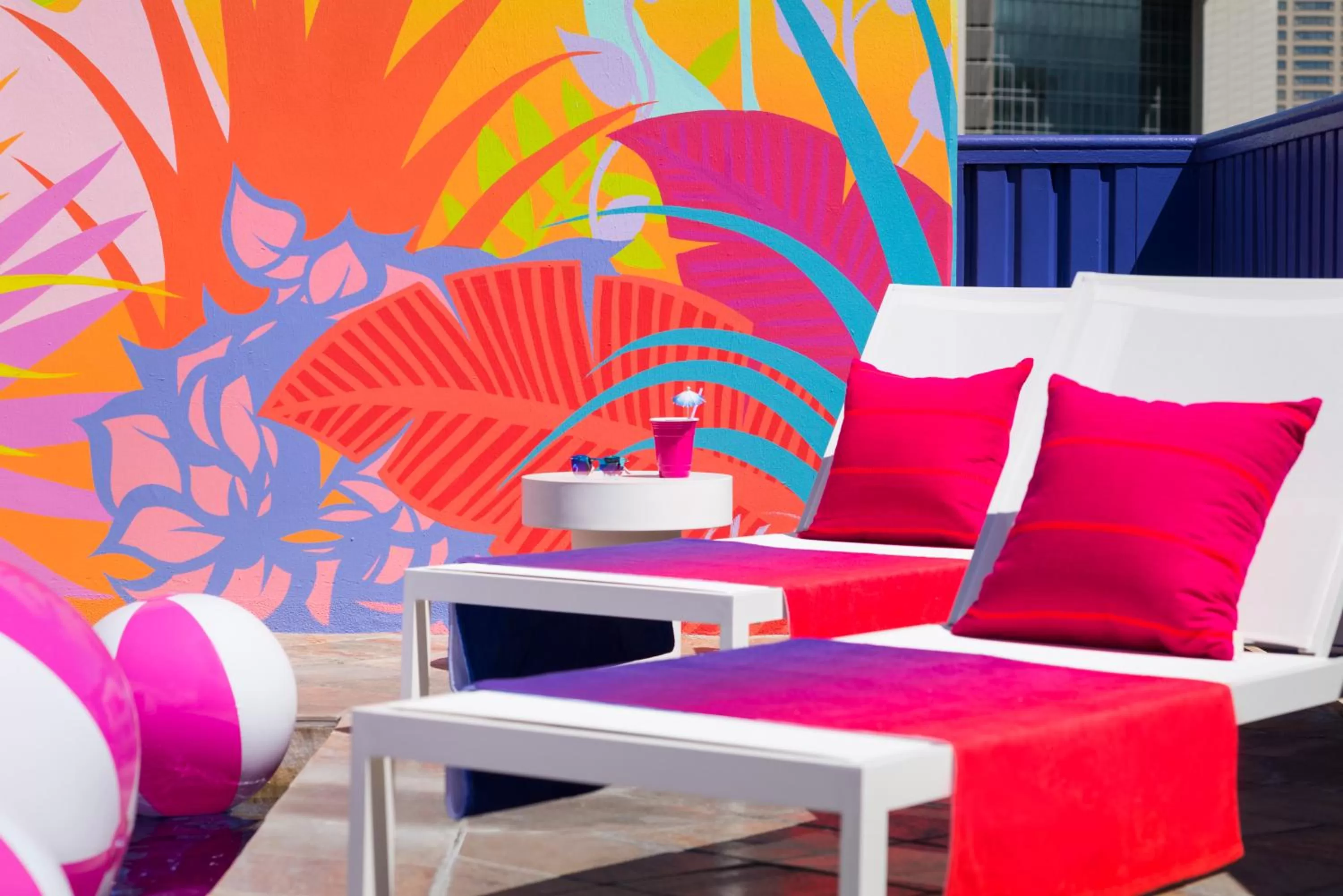 Seating area in Shoreline Hotel Waikiki