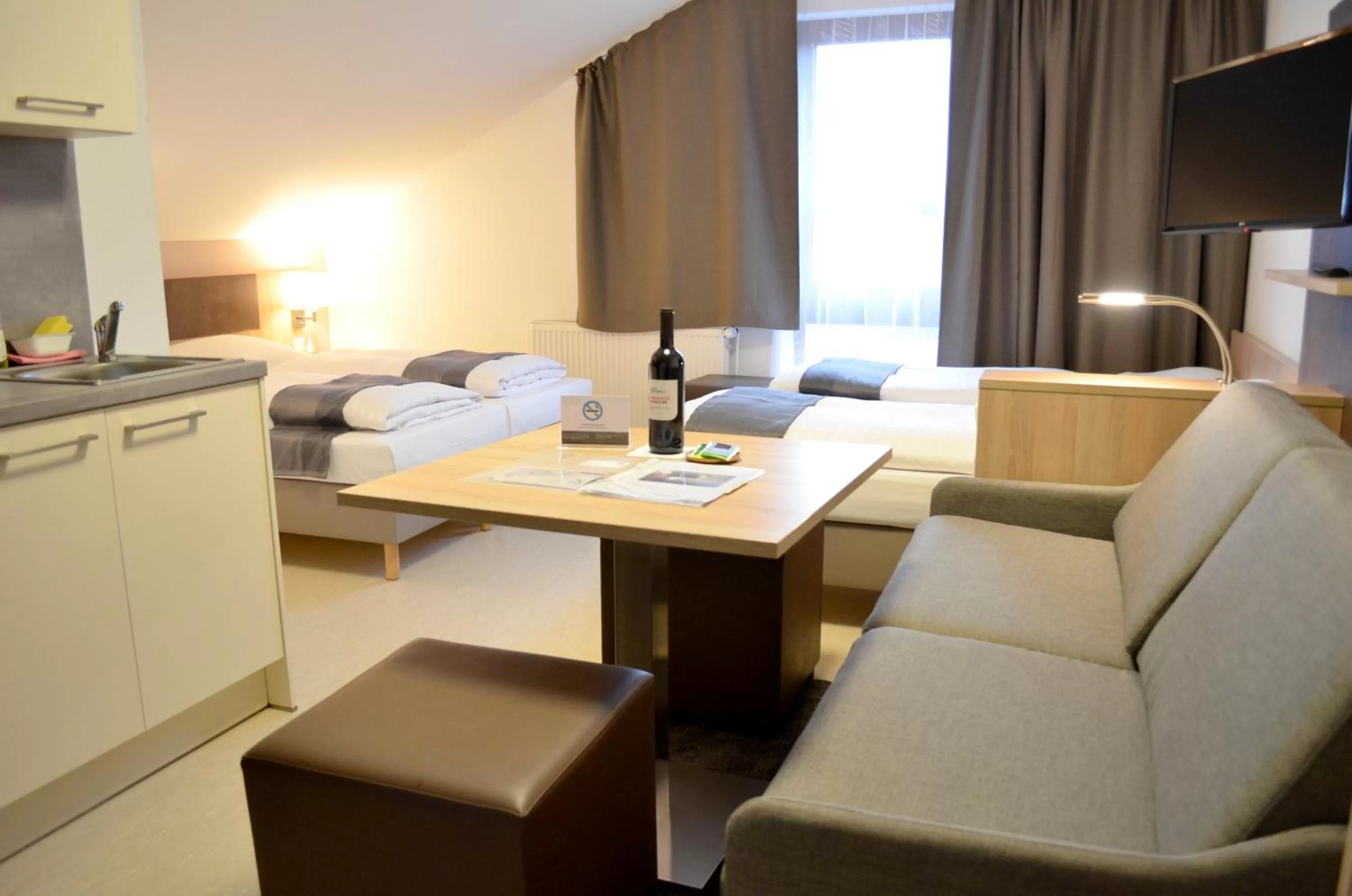 Photo of the whole room, Seating Area in Hana Aparthotel