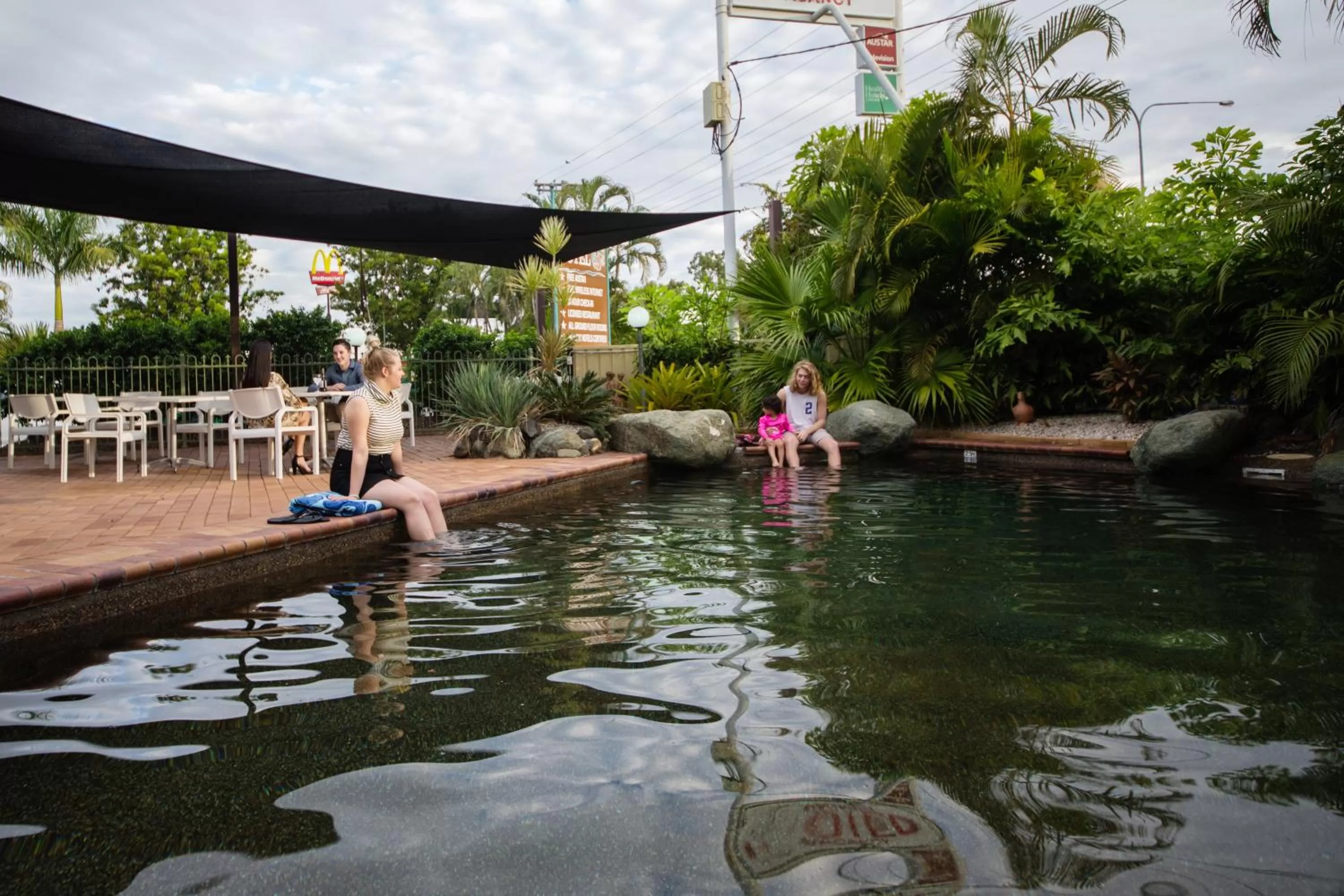 Swimming pool in Glenmore Palms Motel