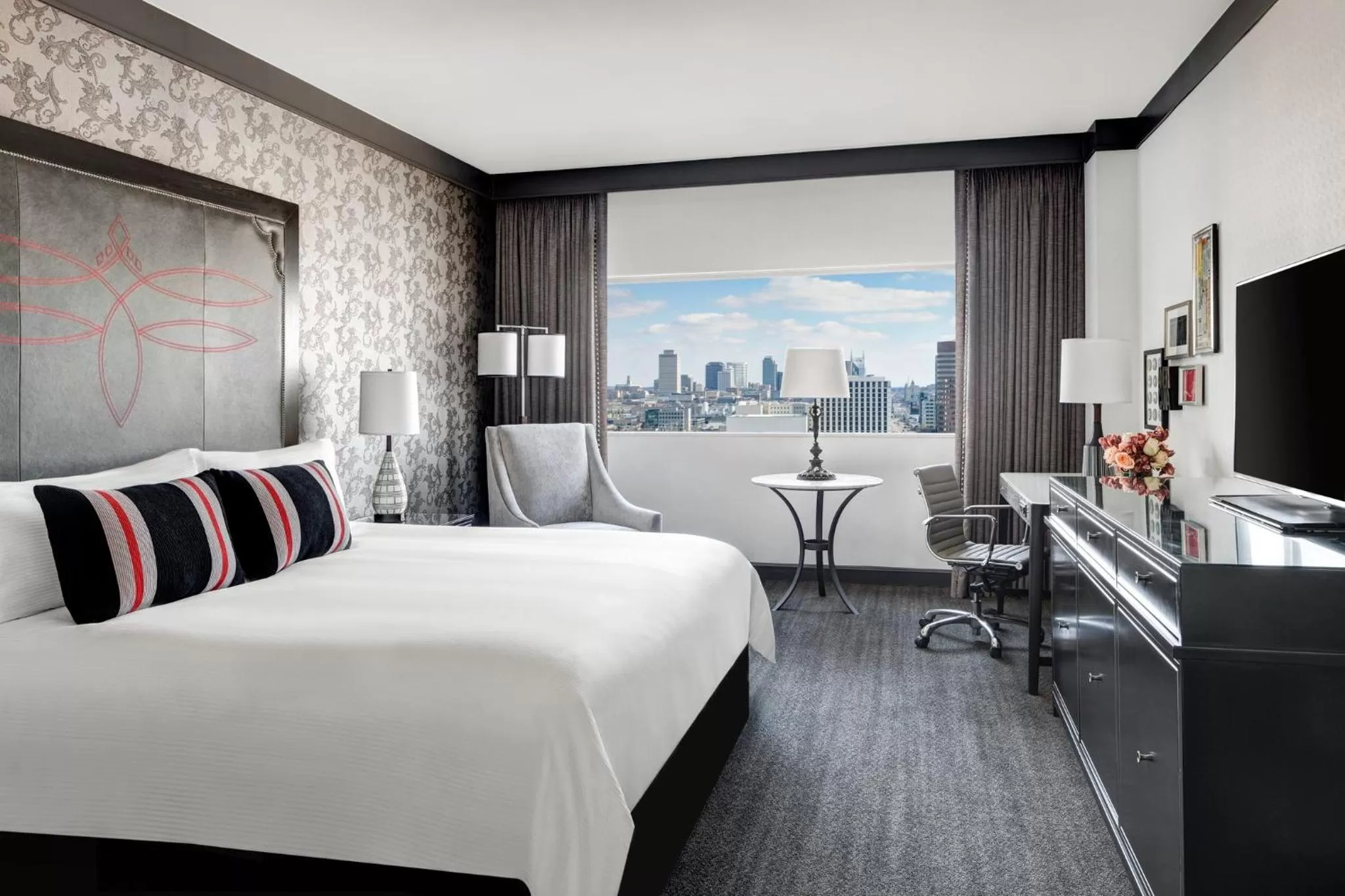 Photo of the whole room, Bed in Loews Nashville Hotel at Vanderbilt Plaza