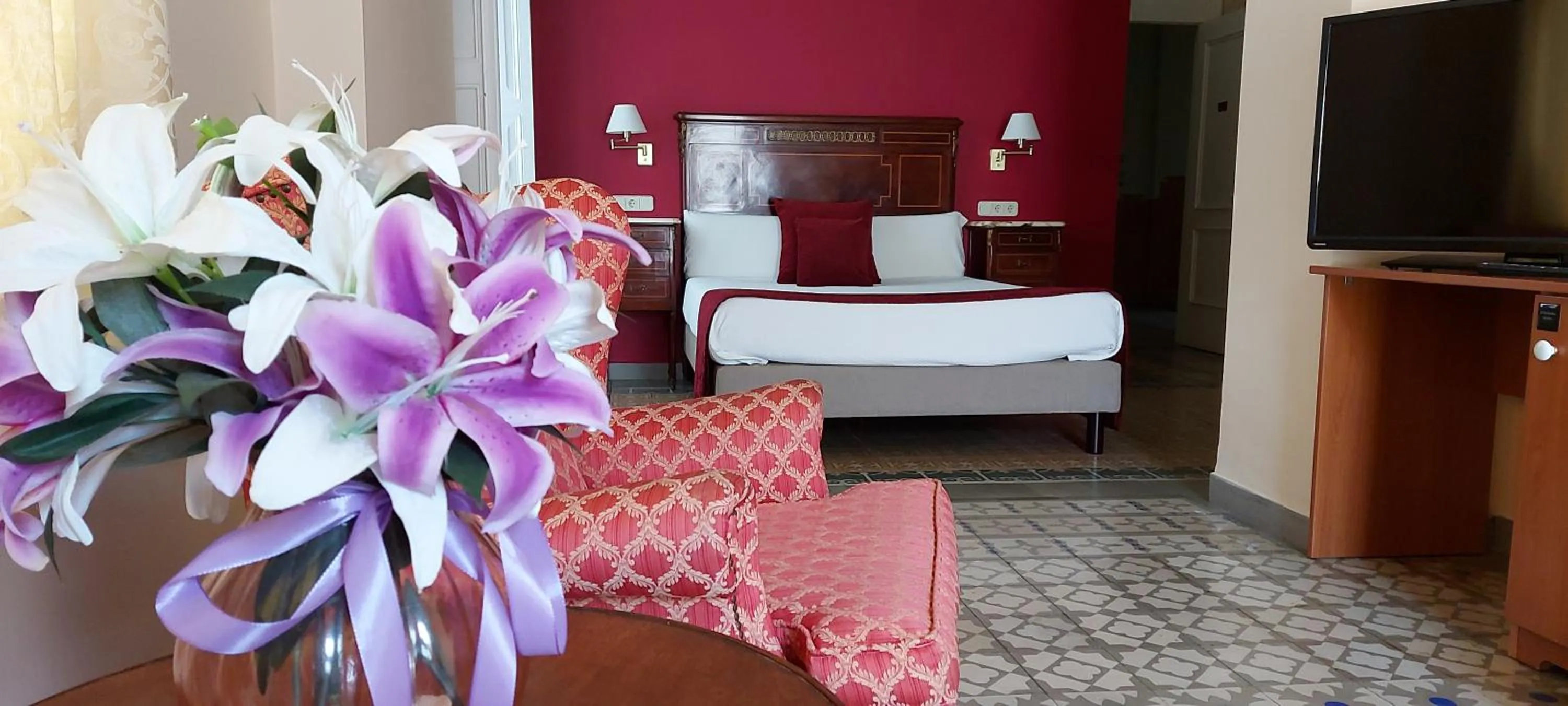 Other, Bed in Hotel Noucentista