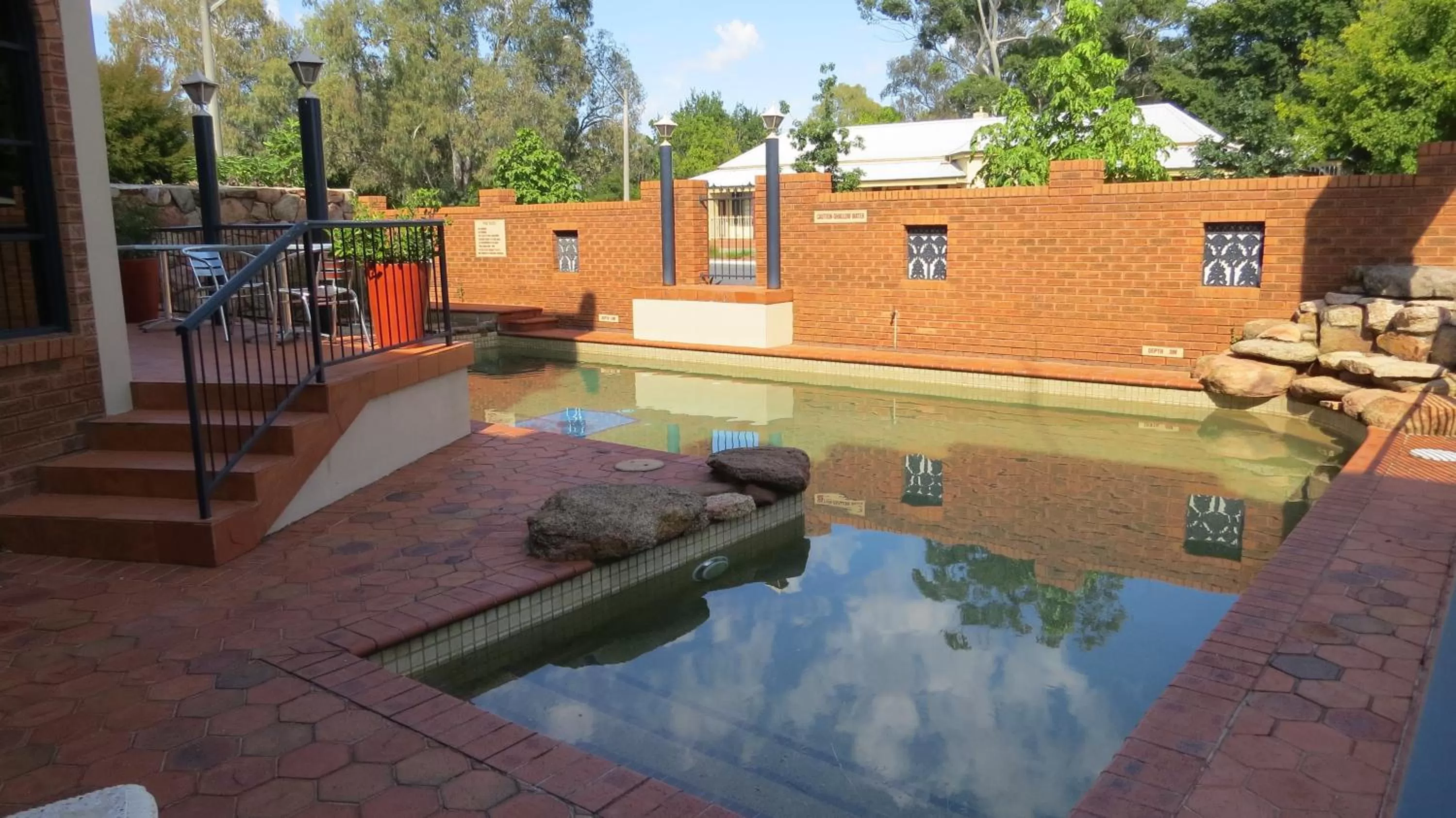 Swimming pool in Albury Paddlesteamer