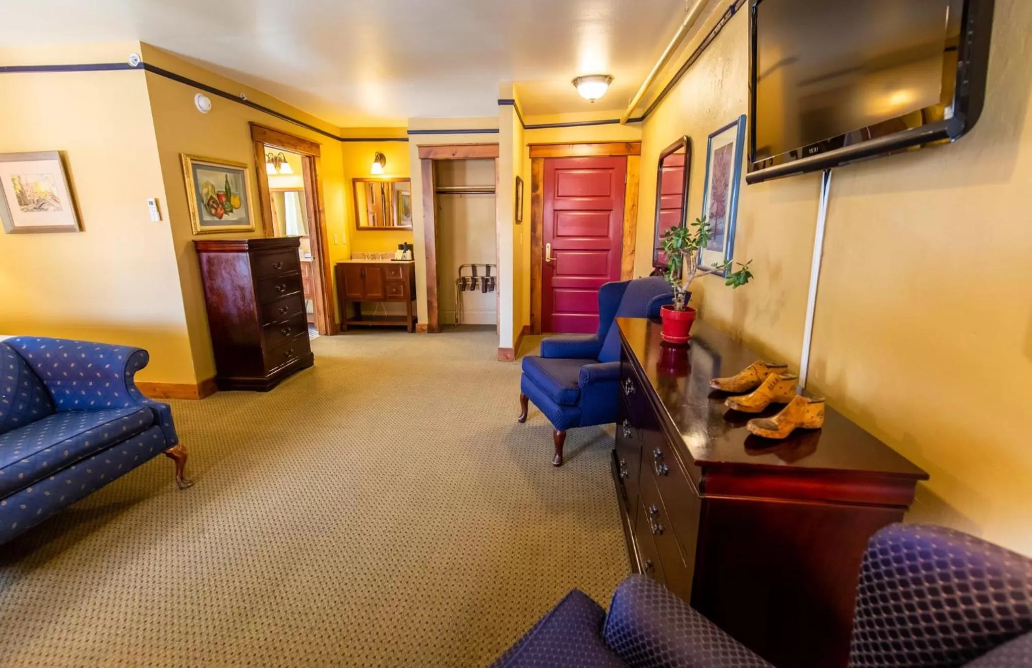 Seating area in Weatherford Hotel