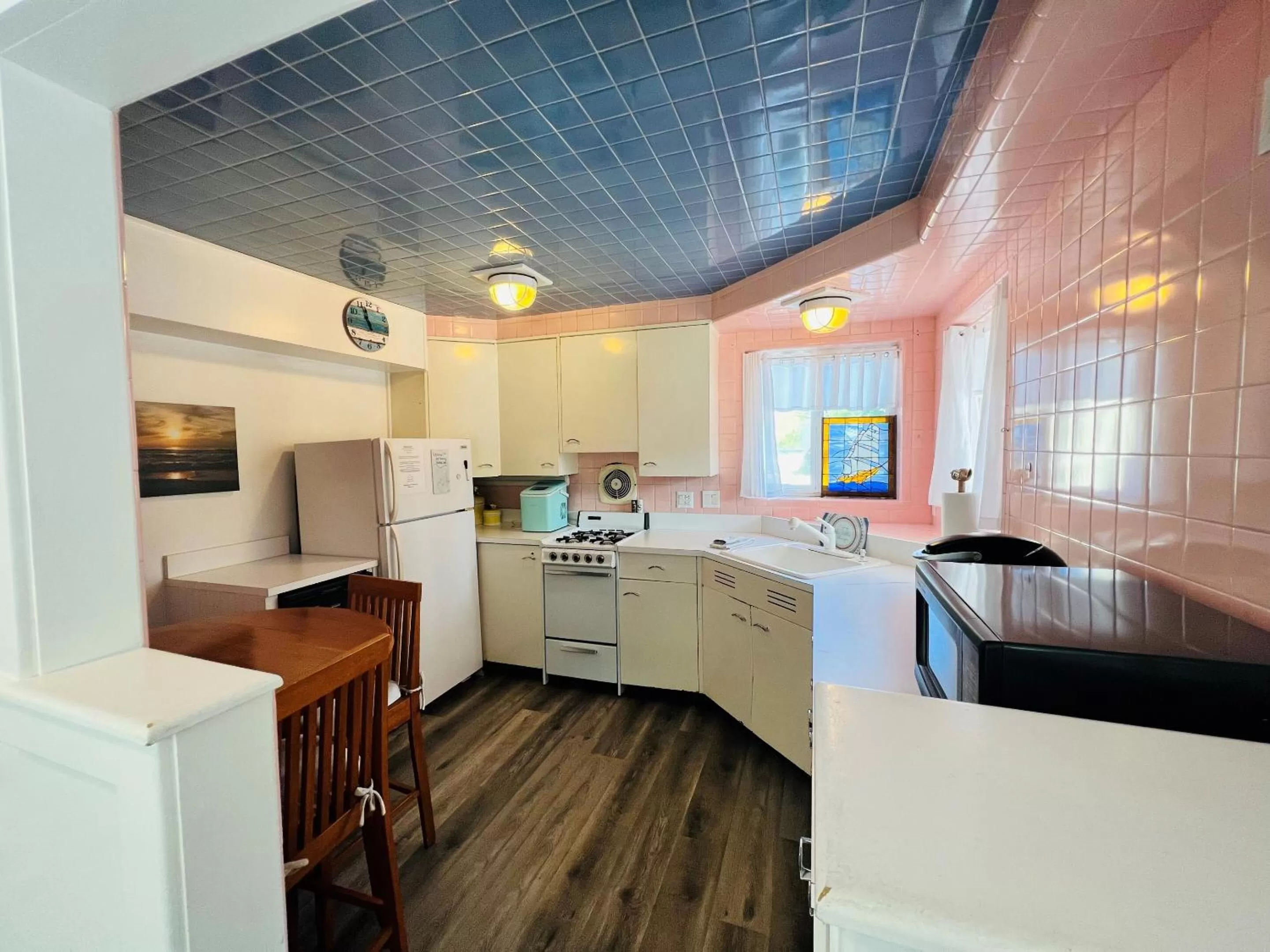 Kitchen or kitchenette in New Buffalo Inn & Spa