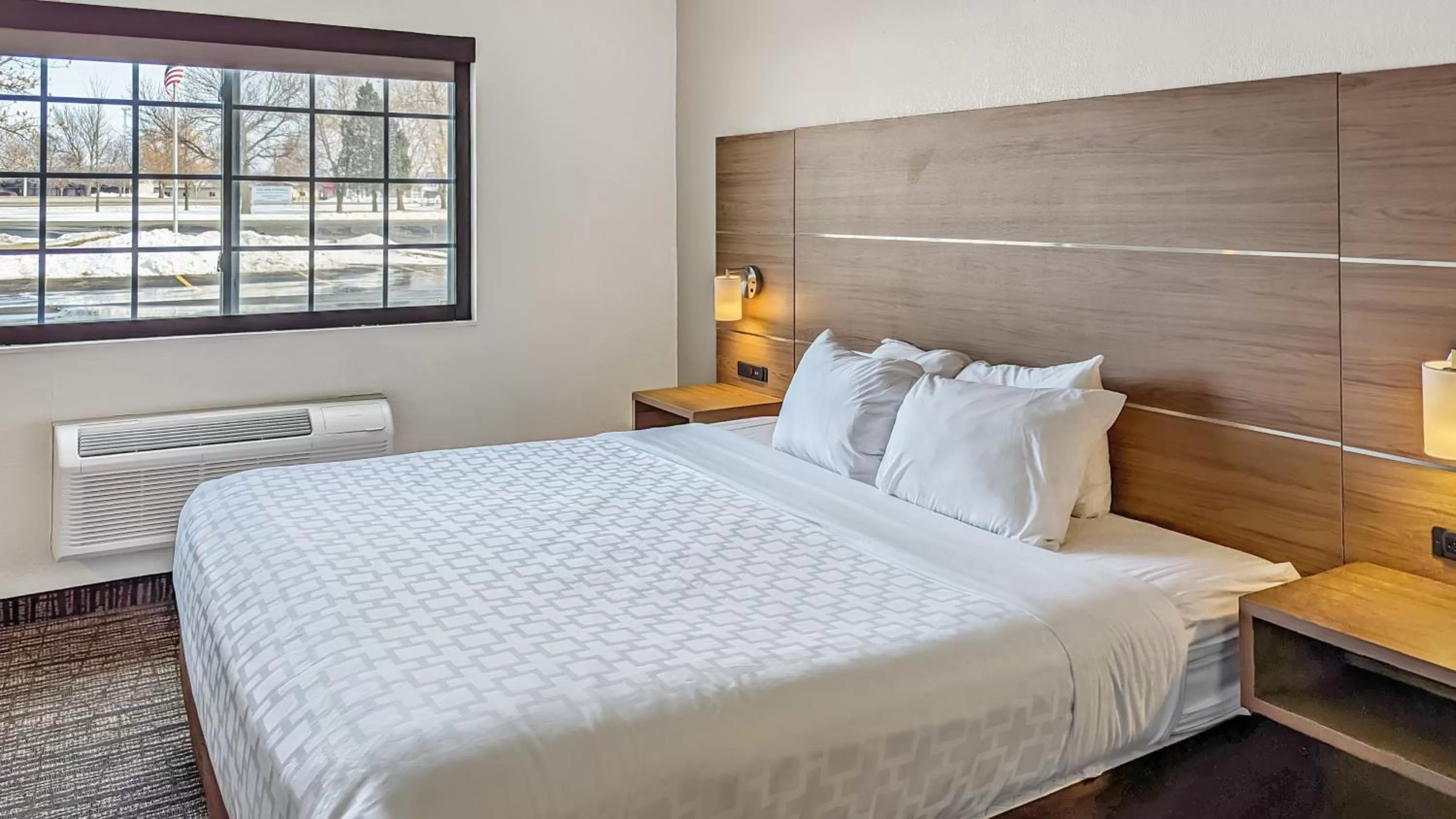 Bed in Estherville Hotel & Suites