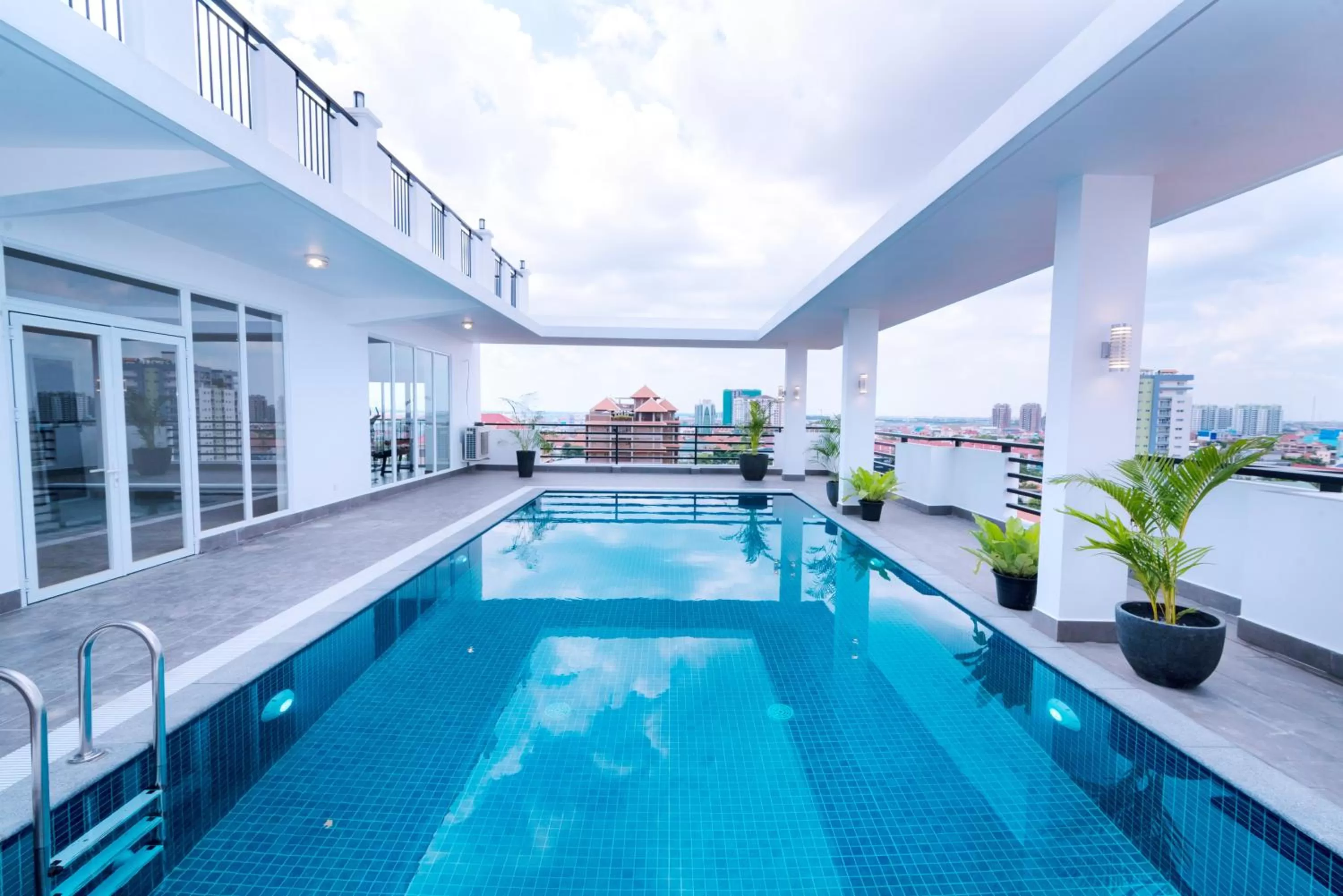 Swimming pool in Sun Apartment