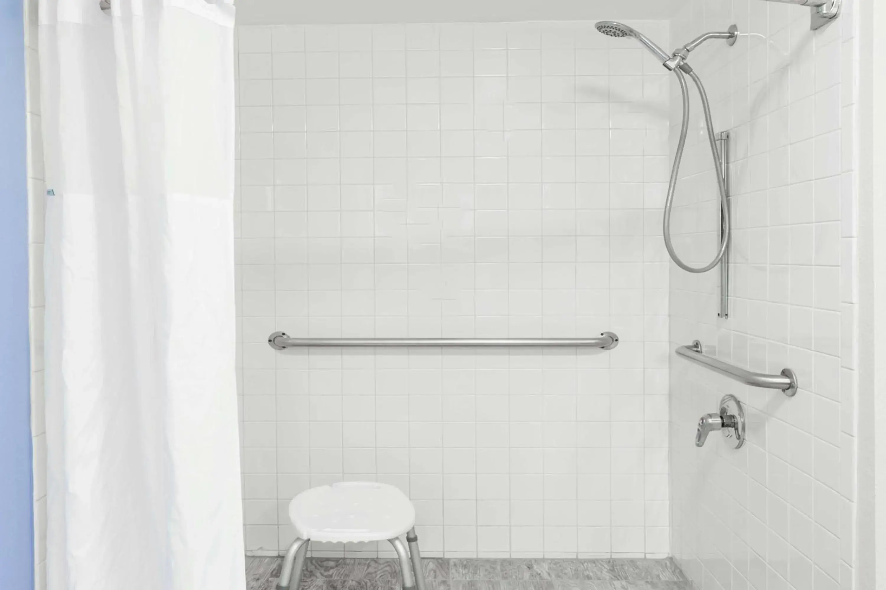 Queen Room - Mobility Access/Non-Smoking in Days Inn by Wyndham Franklin Nashville Queen Room - Mobility Access/Non-Smoking in Days Inn by Wyndham Franklin Nashville