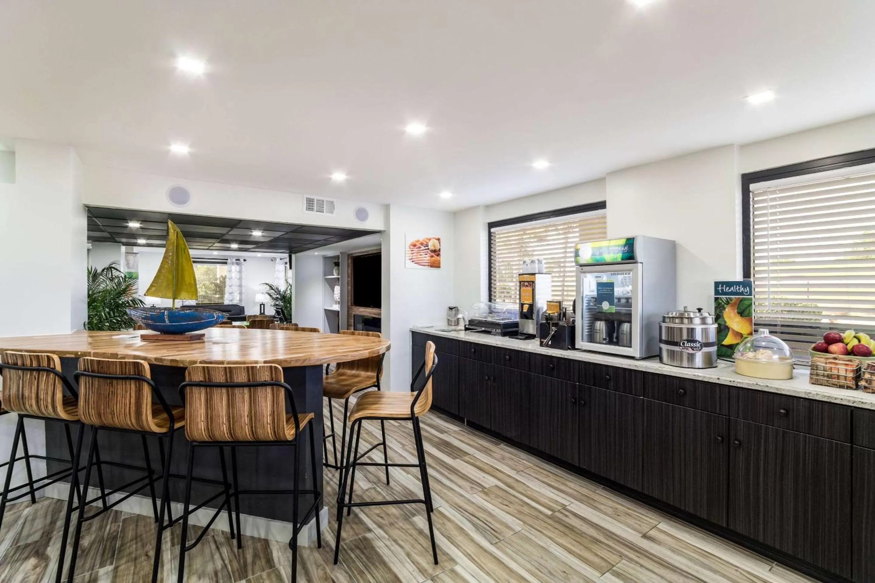 Restaurant/places to eat in Quality Inn Coliseum