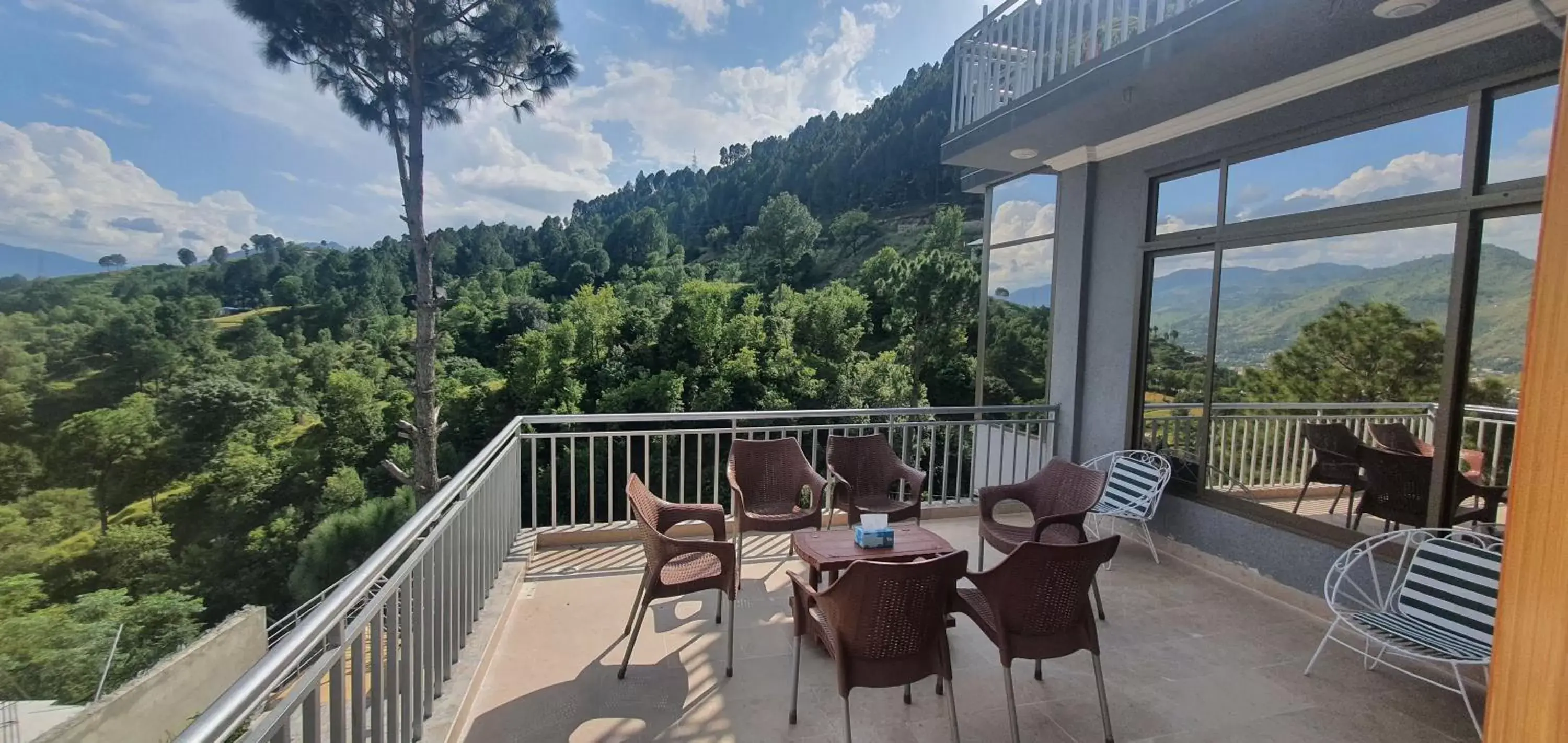 Deluxe Family Room in Srinagar Homes Deluxe Family Room in Srinagar Homes