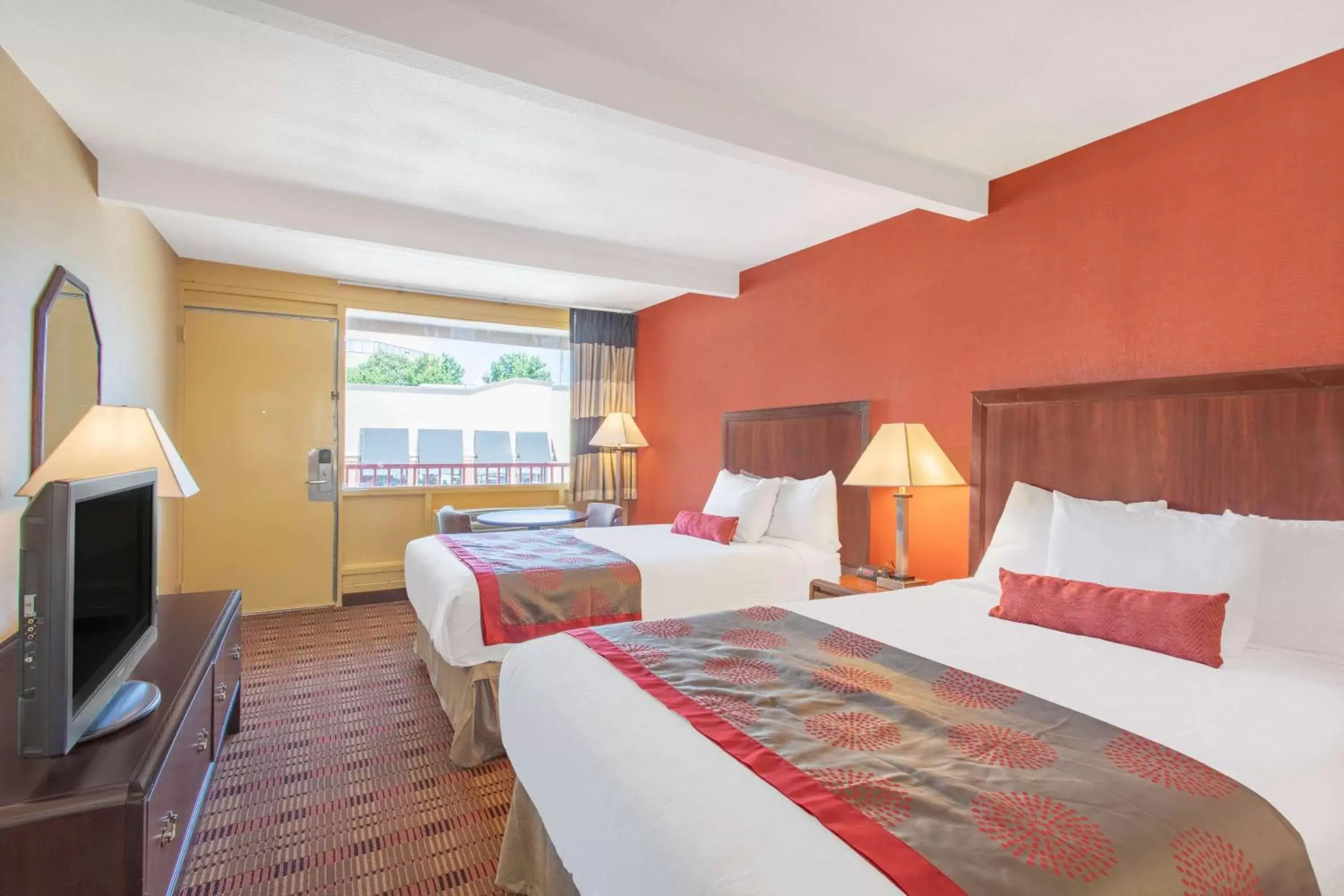 Double Room with Two Double Beds - Smoking in Ramada Limited Cockeysville Double Room with Two Double Beds - Smoking in Ramada Limited Cockeysville