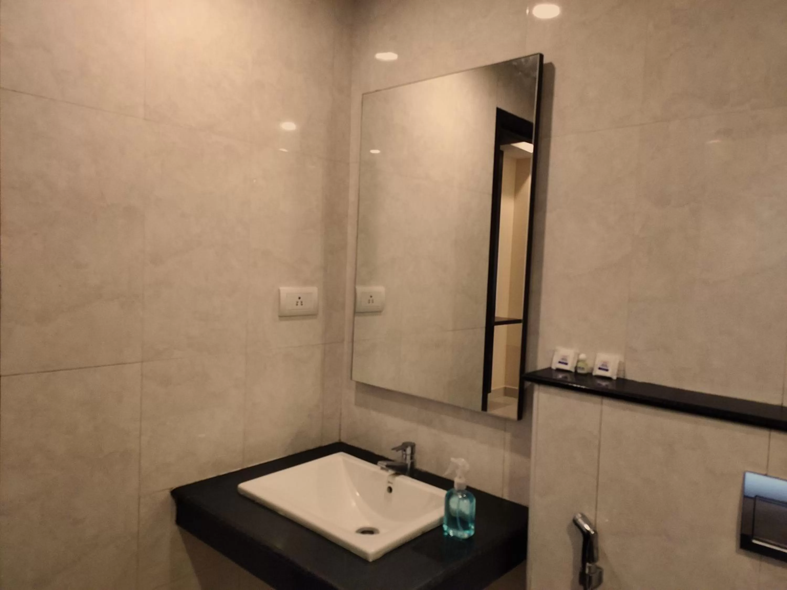 Bathroom in Hotel Deepam