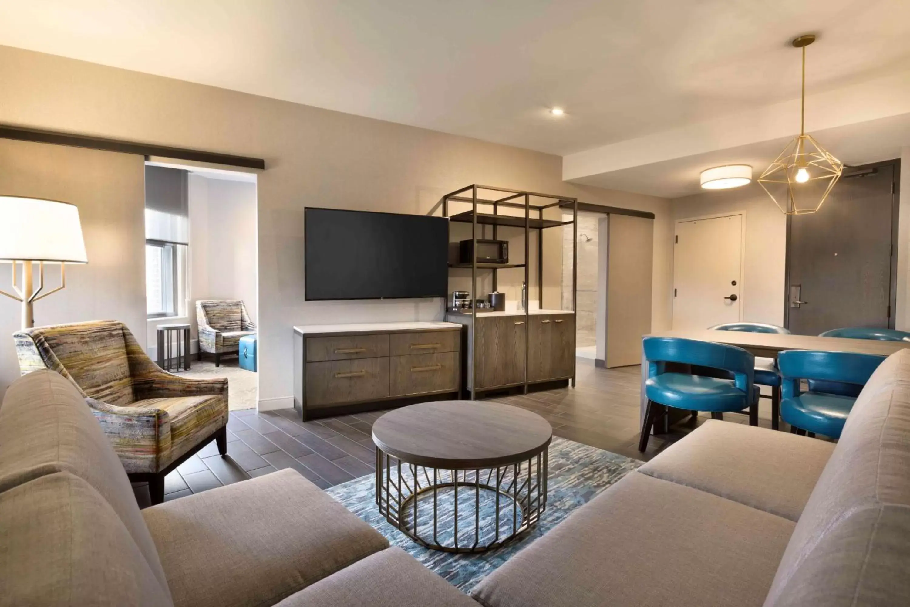 King Corner Suite - Hearing Accessible in Embassy Suites By Hilton Minneapolis Downtown Hotel King Corner Suite - Hearing Accessible in Embassy Suites By Hilton Minneapolis Downtown Hotel