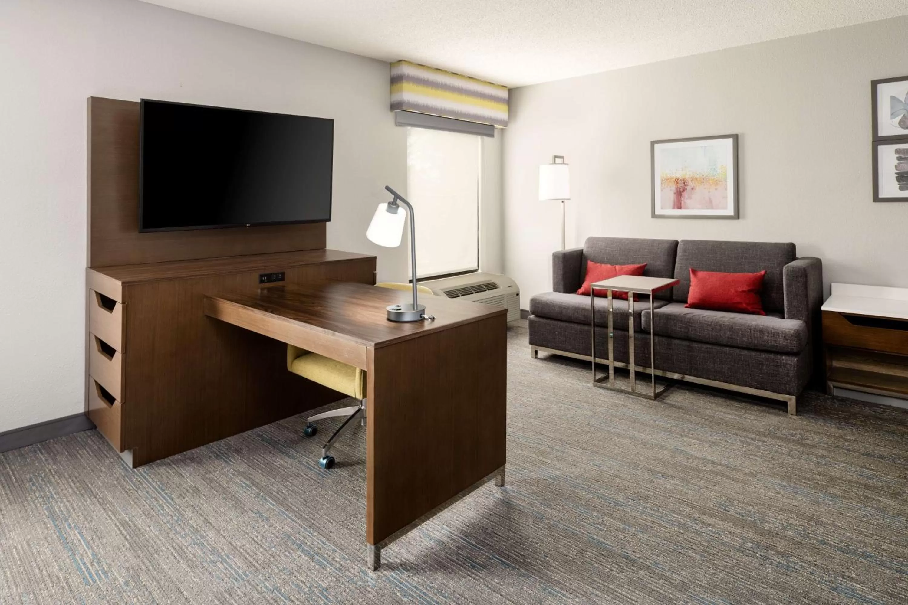 Bedroom in Hampton Inn Richmond-SW Hull Street