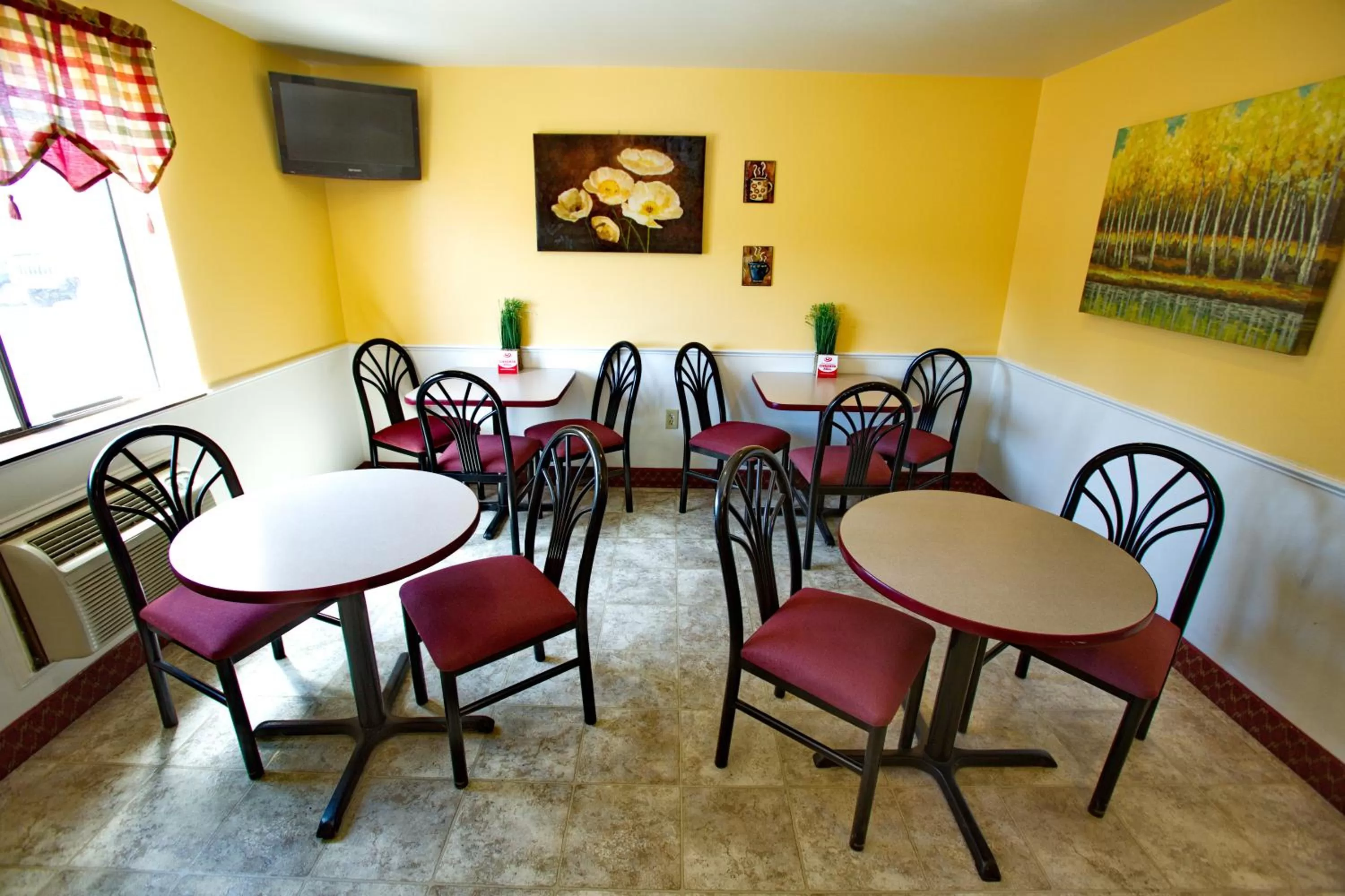 Restaurant/places to eat in Super 8 by Wyndham Elko