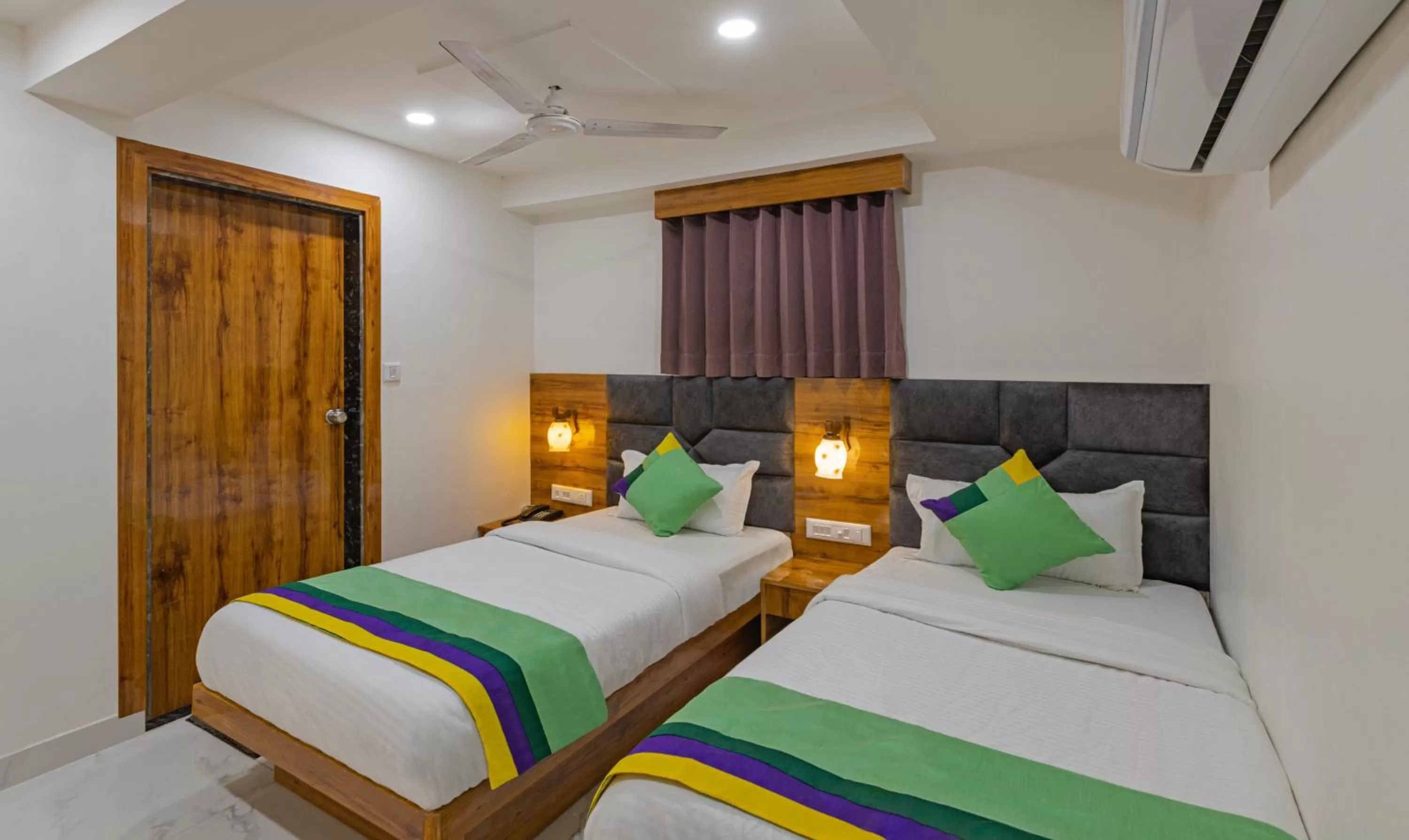 Bed in Treebo Trend Prince Plaza