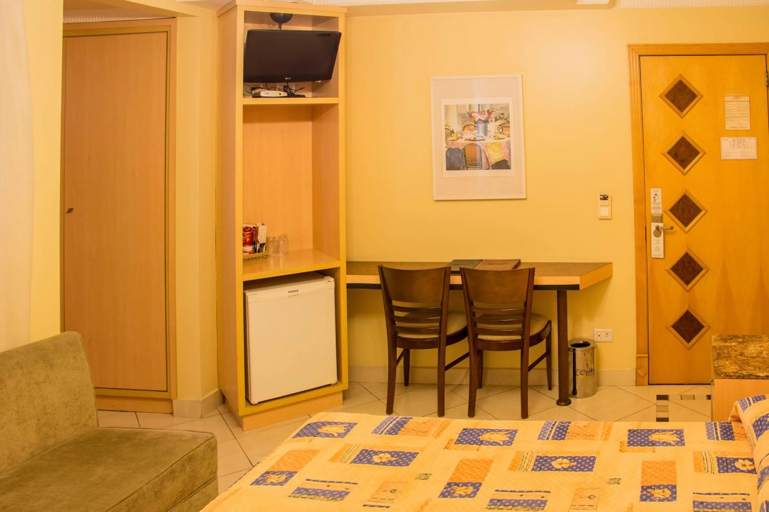 Photo of the whole room in L'Opera Hotel