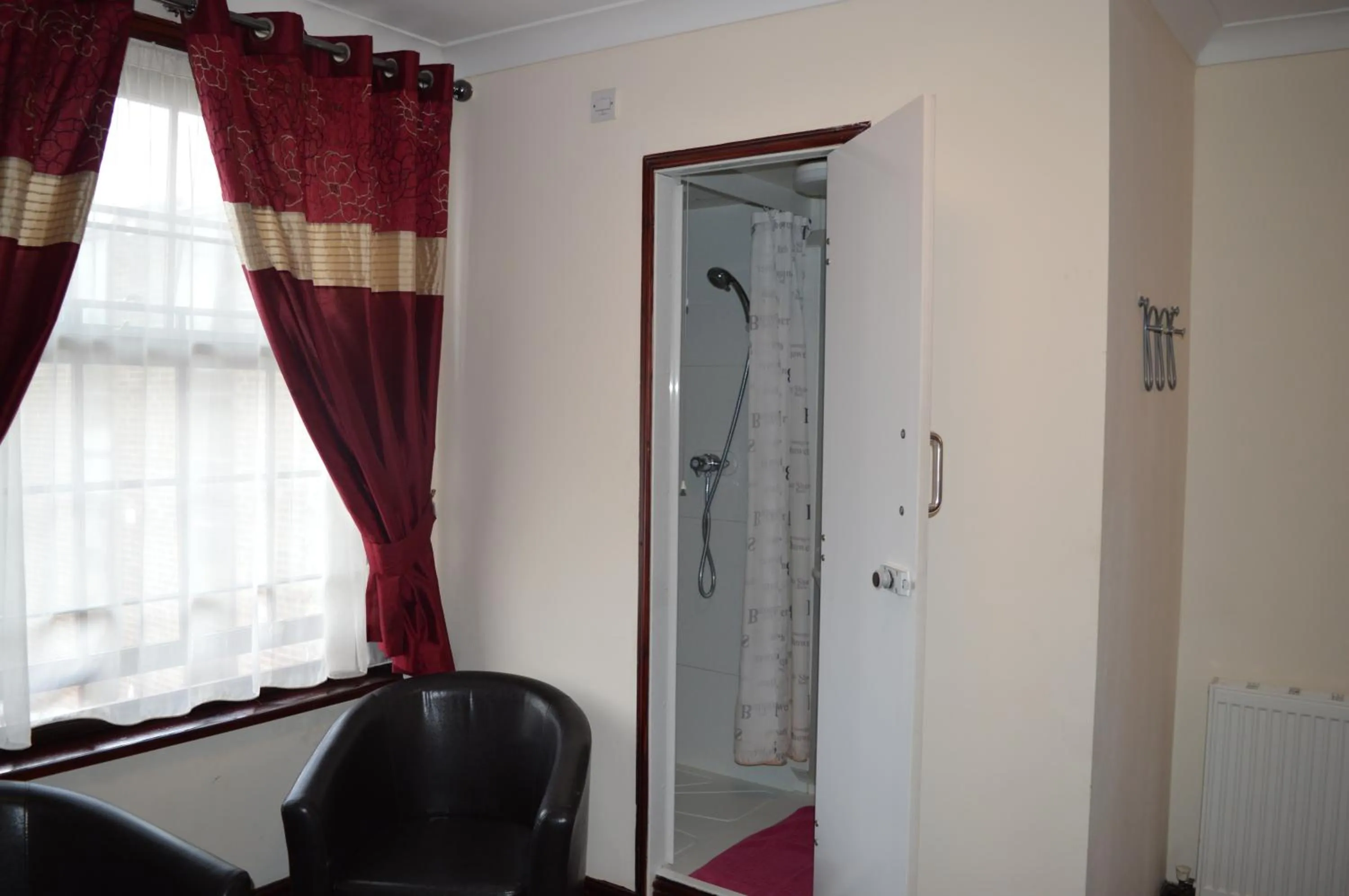 Bathroom in Globe Hotel