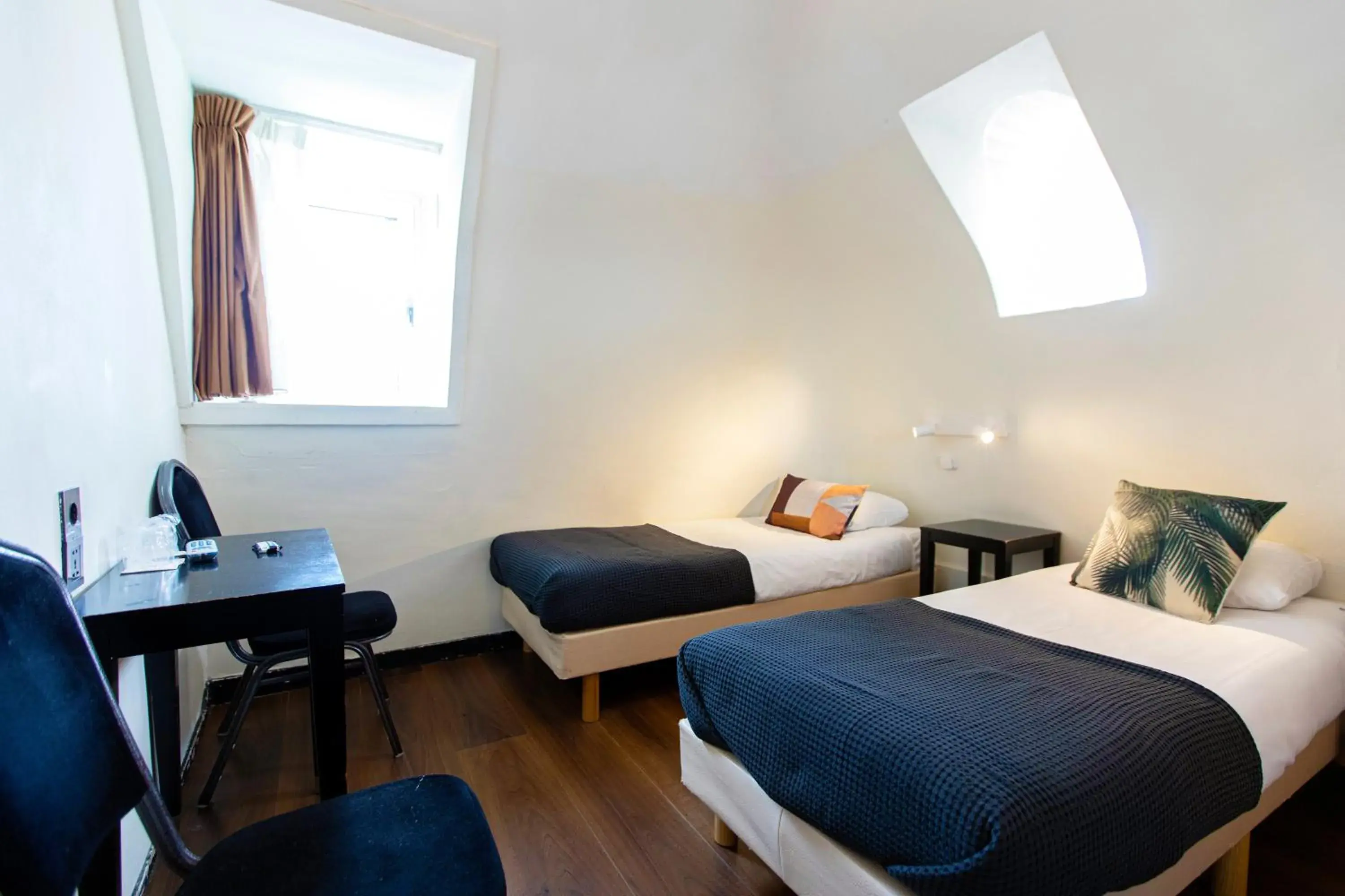 Twin Room with Shared Bathroom in Quentin Arrive Hotel Twin Room with Shared Bathroom in Quentin Arrive Hotel