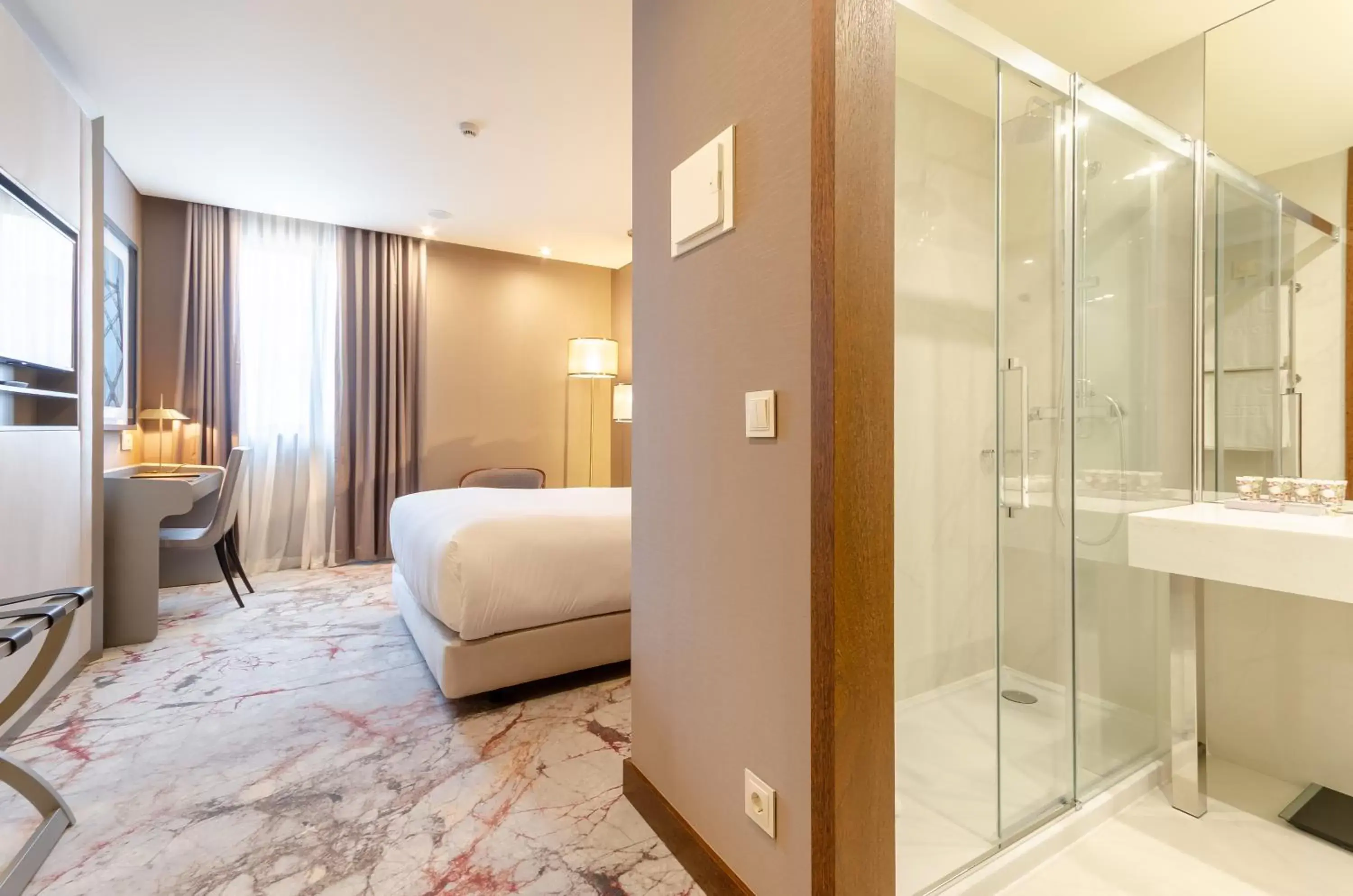 Deluxe Double Room with Avenue View in TURIM Boulevard Hotel Deluxe Double Room with Avenue View in TURIM Boulevard Hotel