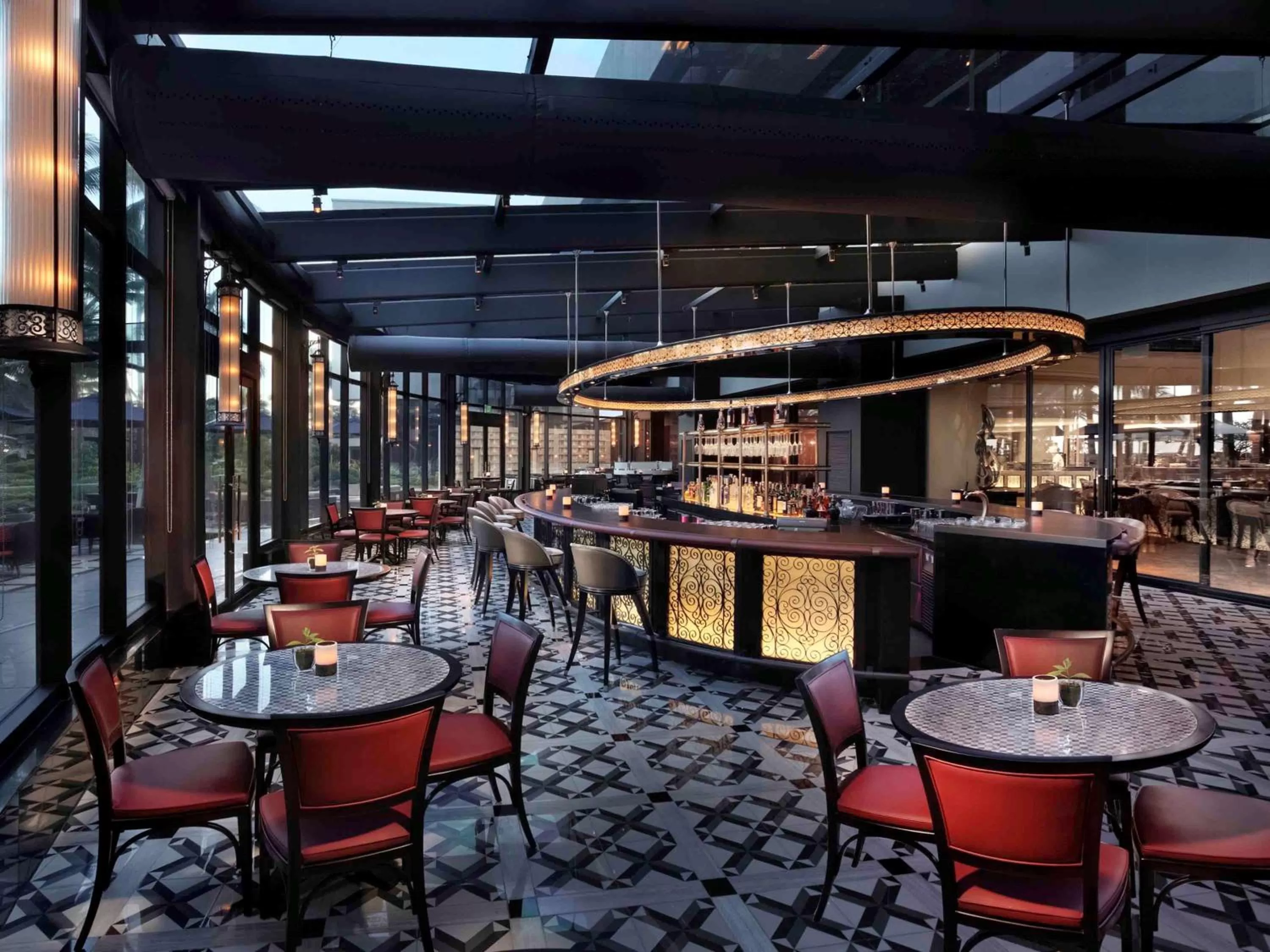 Lounge or bar in Sofitel Philippine Plaza Manila