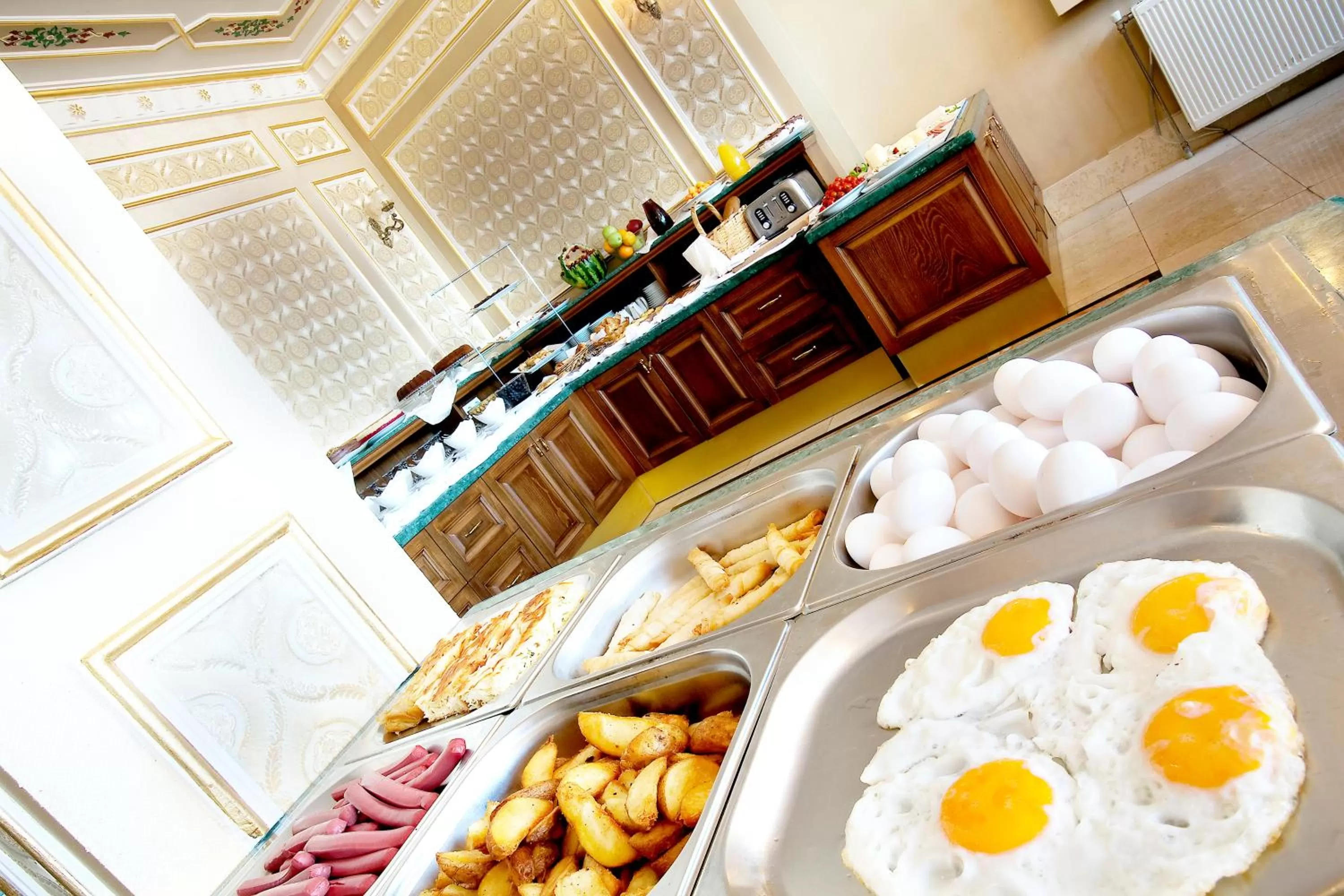 Buffet breakfast in Hotel Sumengen