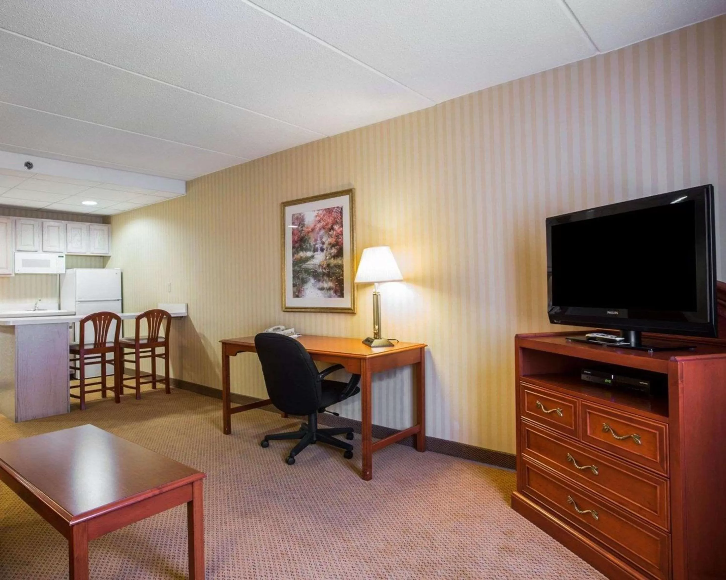 Photo of the whole room in Comfort Inn & Suites Hawthorne