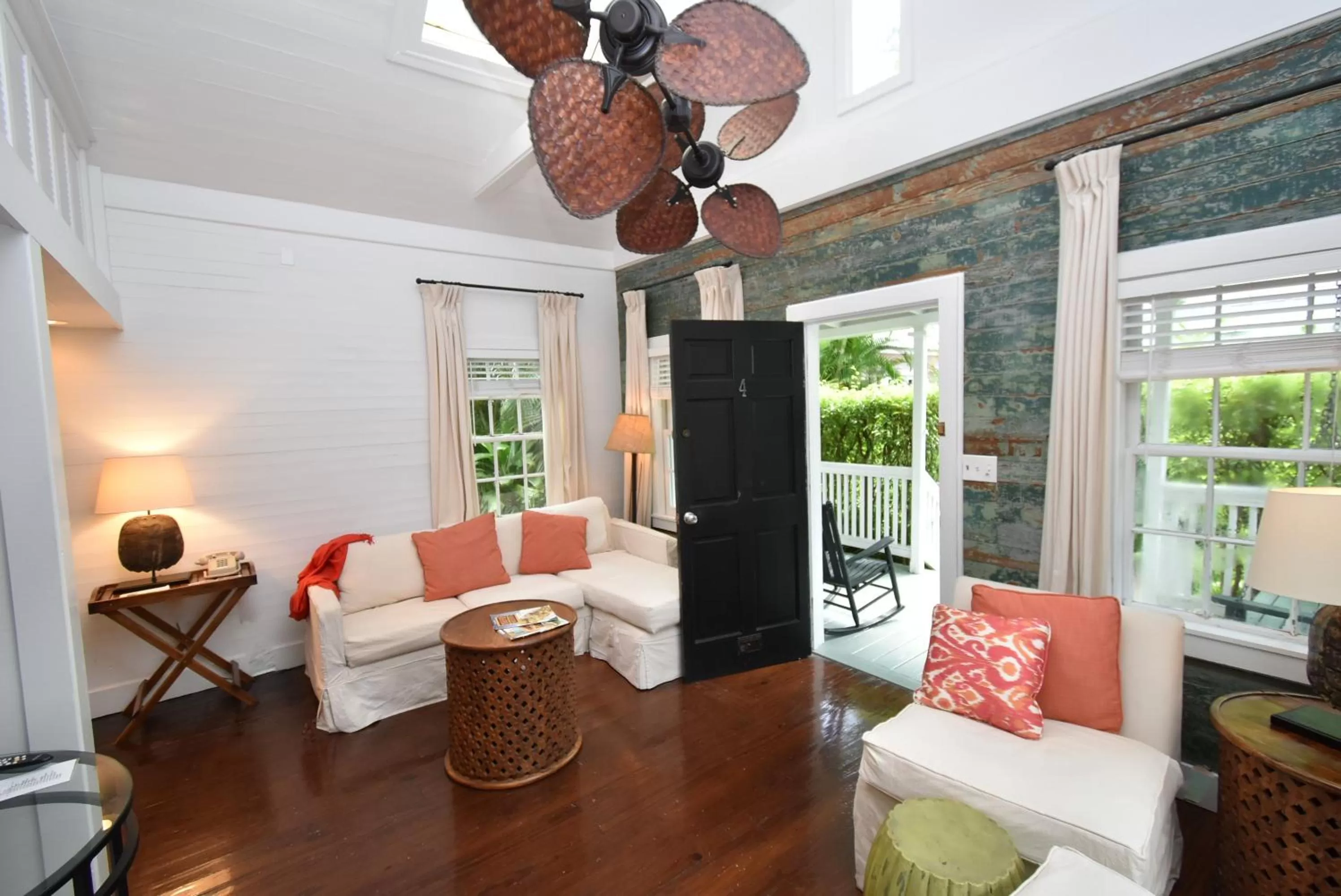 Simonton Court Historic Inn & Cottages