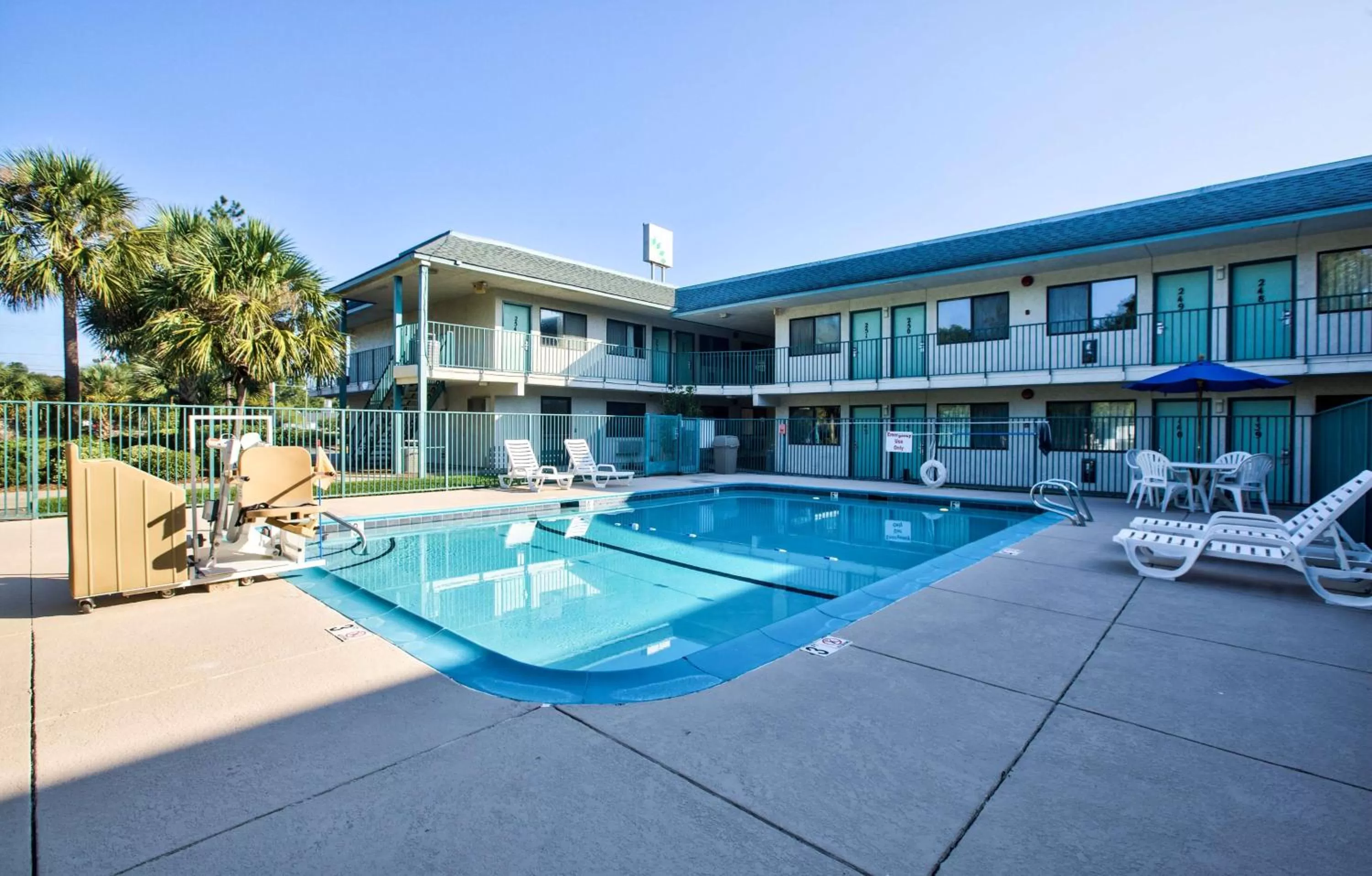 Day in Motel 6-Valdosta, GA - University