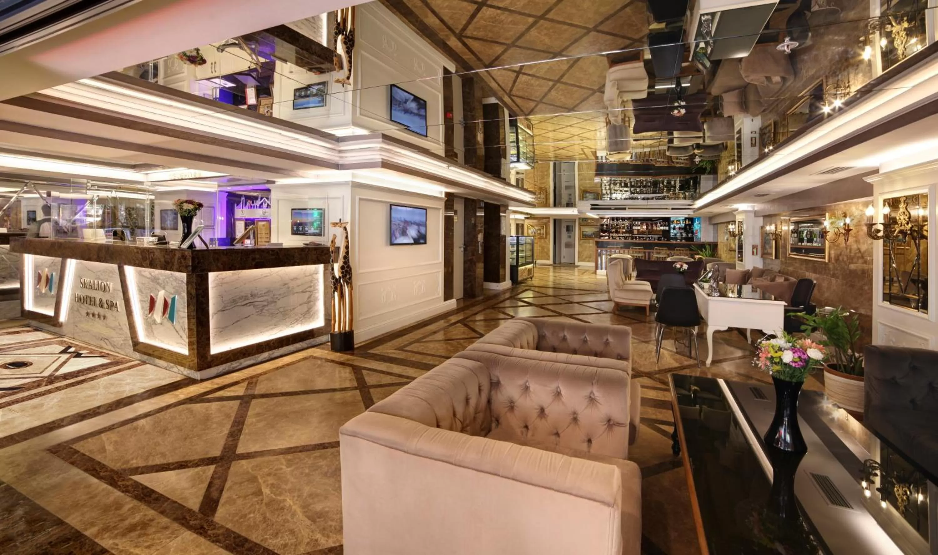 Lobby or reception in Skalion Hotel
