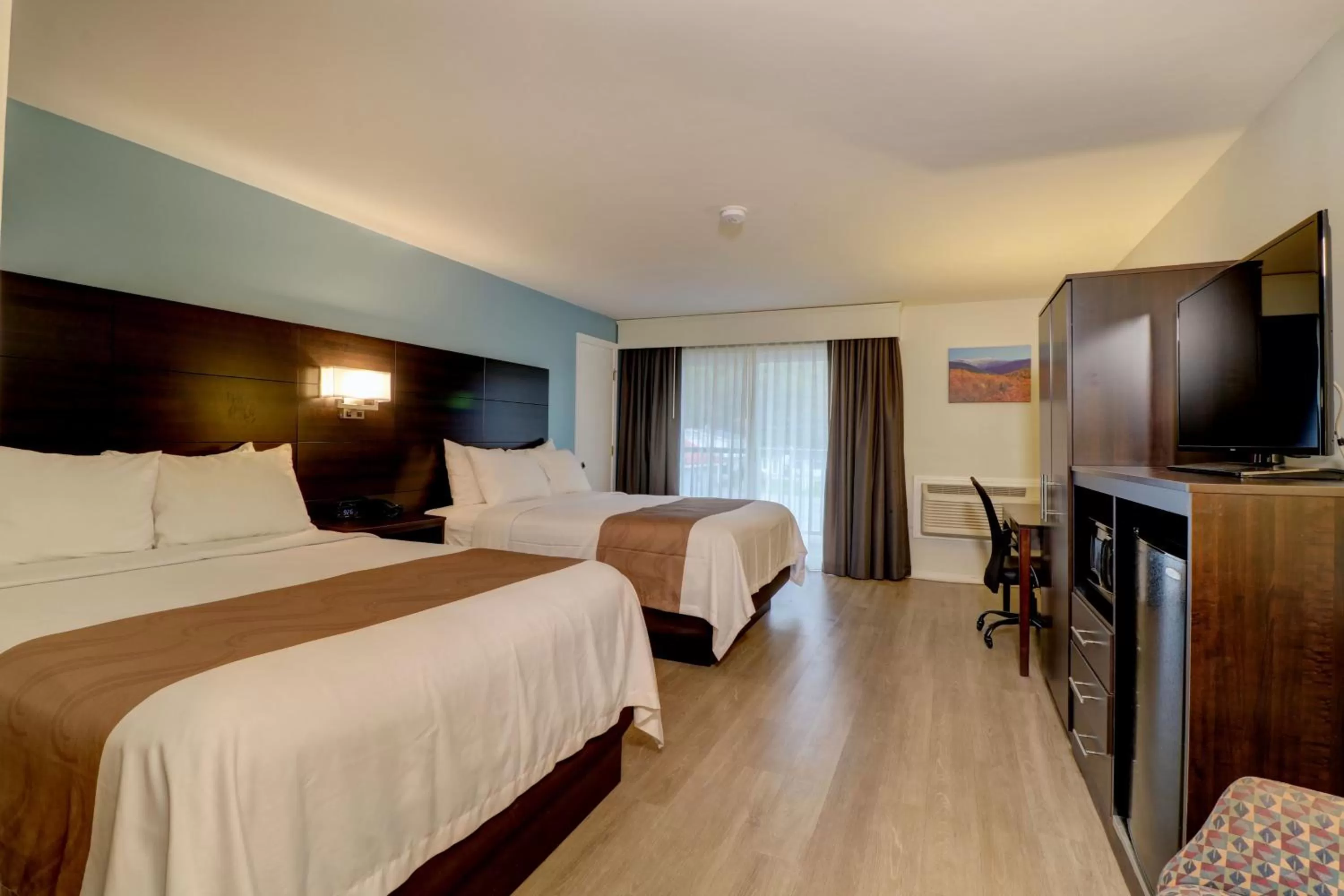 Property building, Bed in Quality Inn & Suites Lincoln I-93