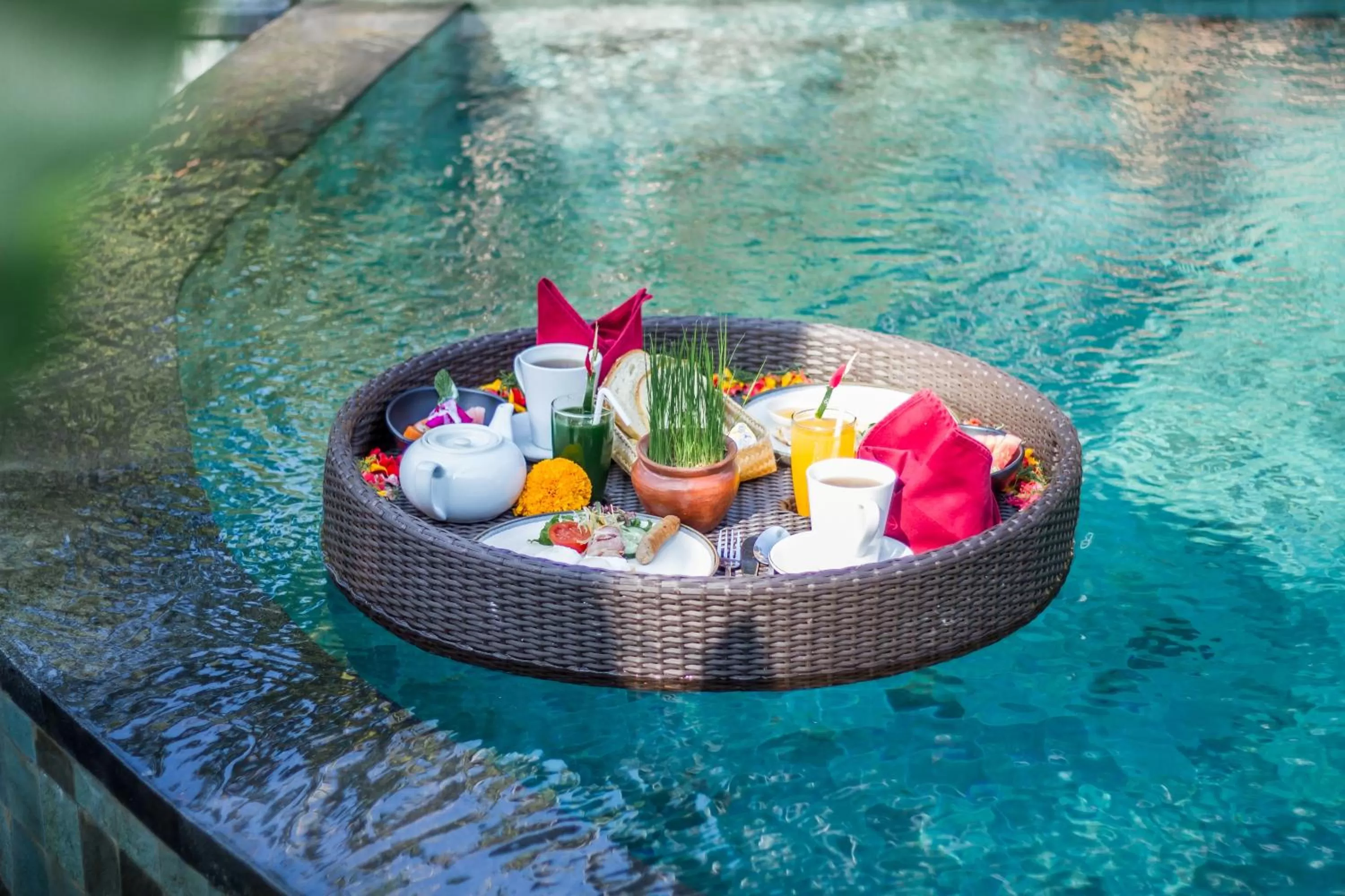 Food and drinks in Gusde Tranquil Villas by EPS