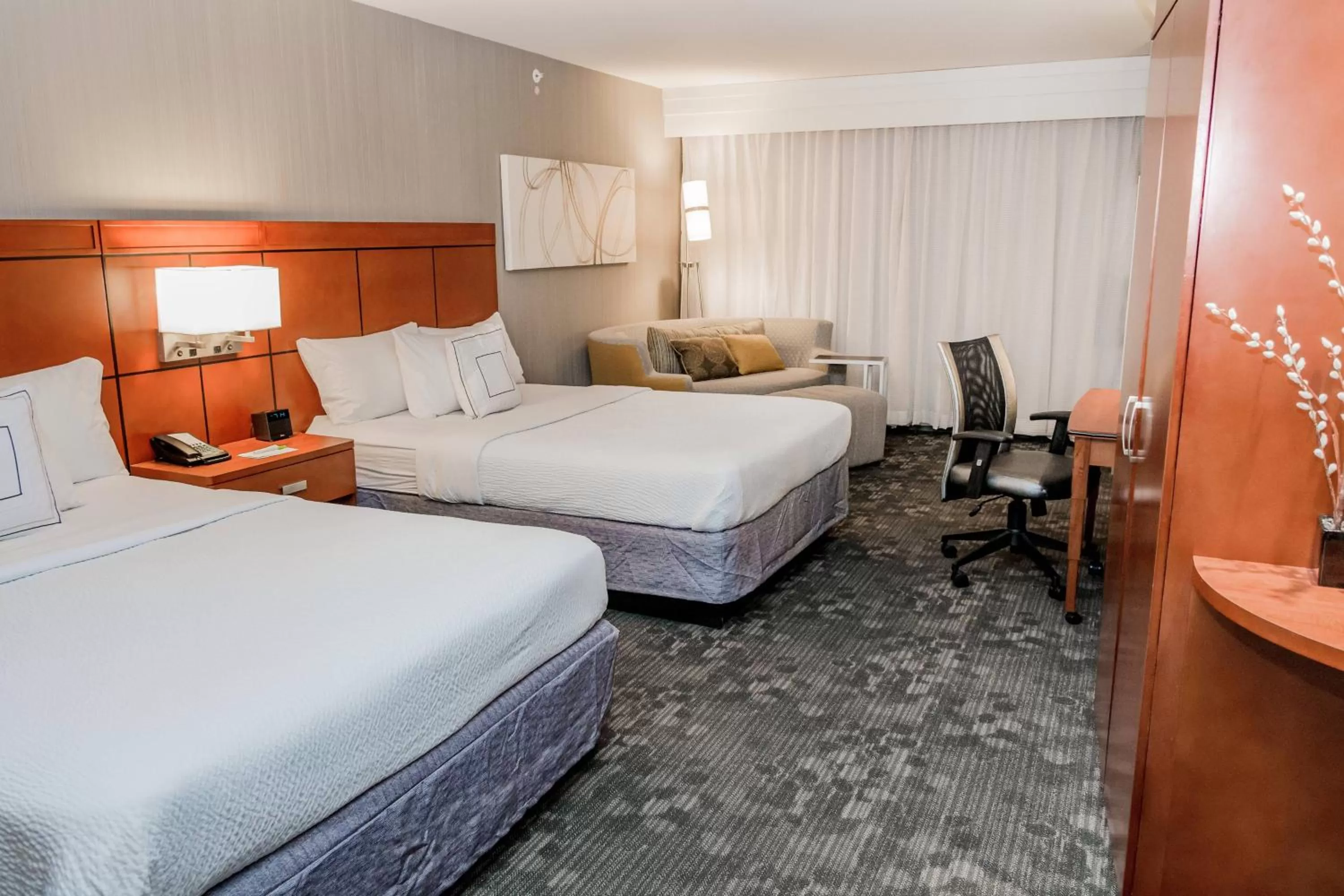 Queen Suite in Courtyard by Marriott Lafayette