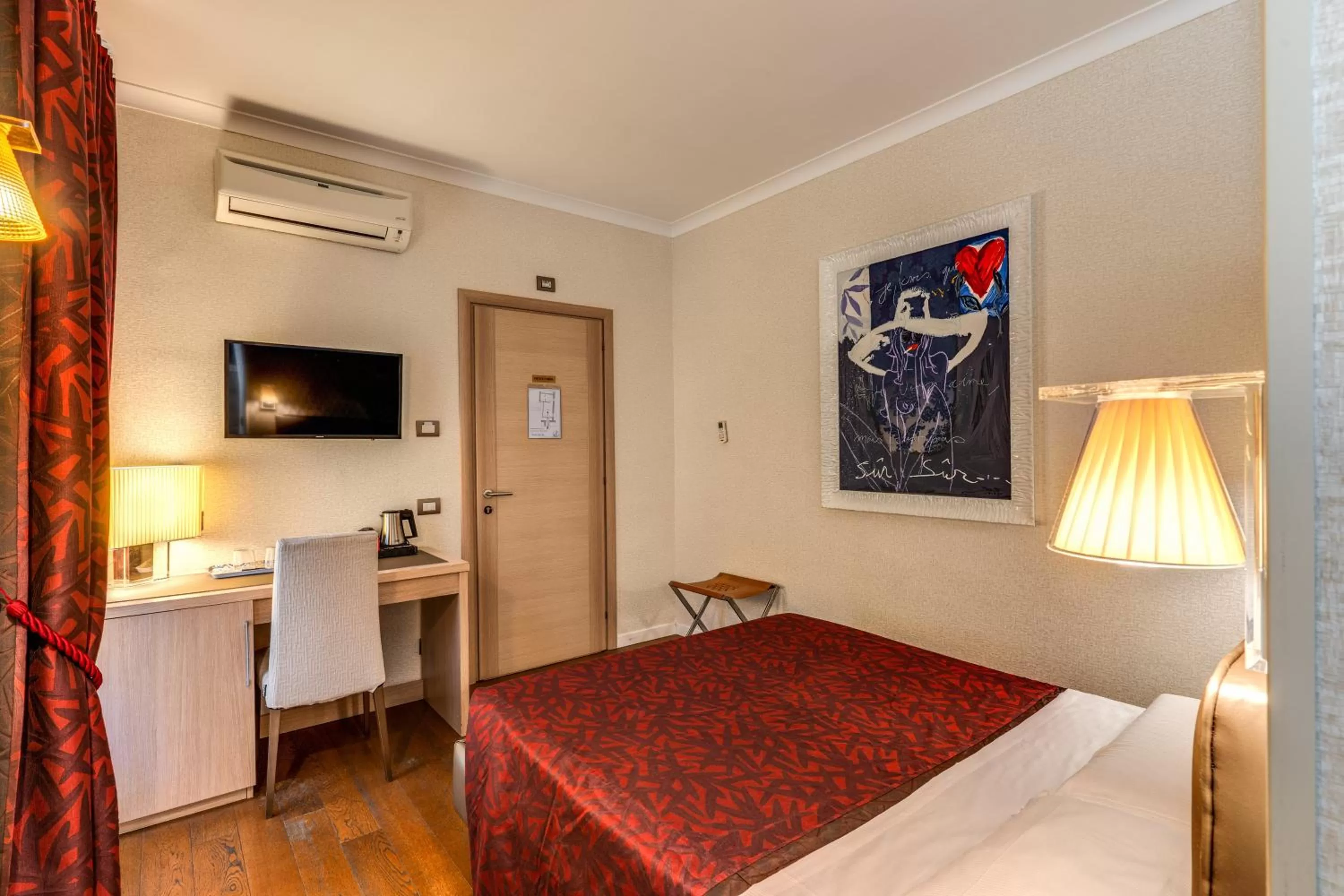 Bed in Roma Boutique Hotel