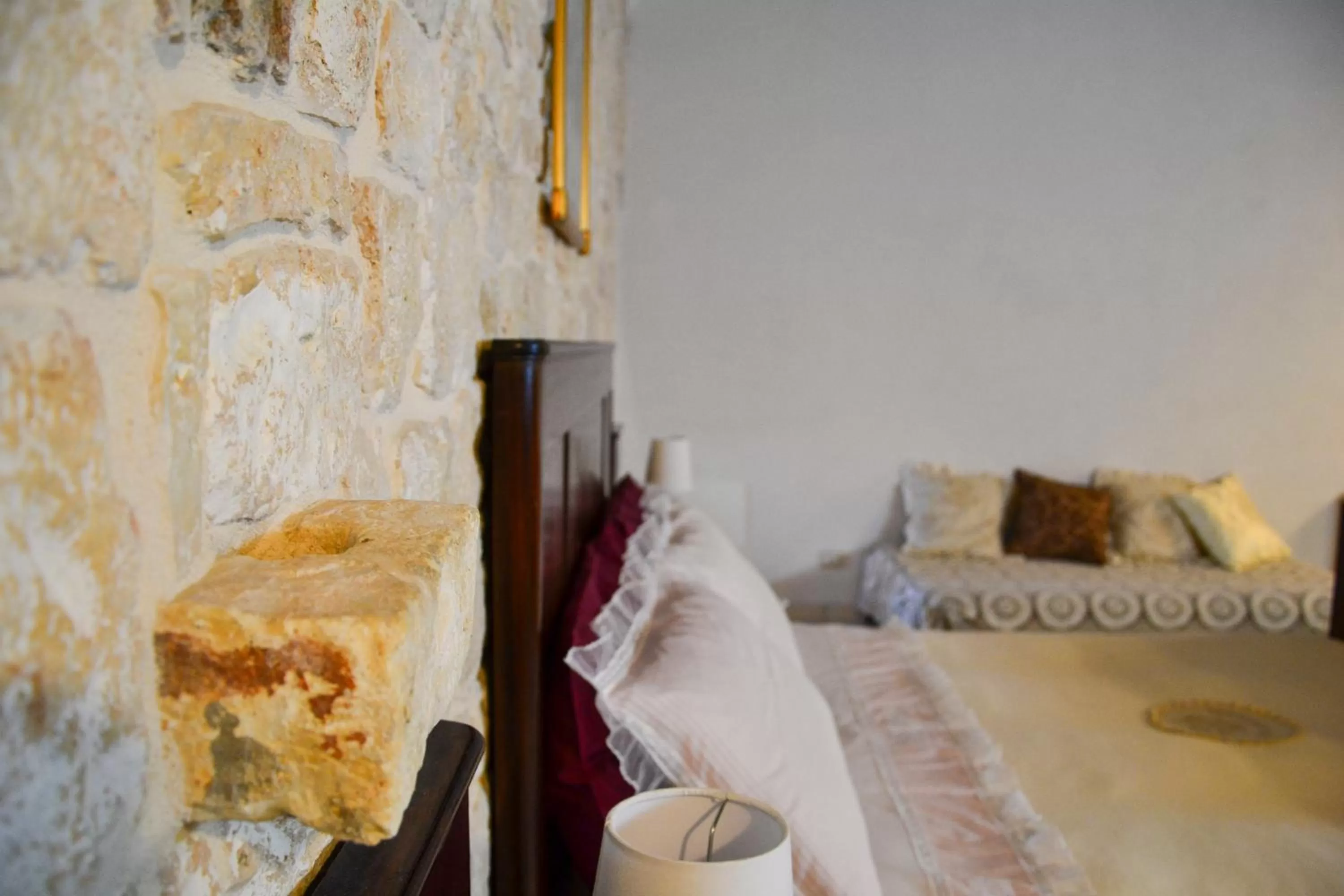 Decorative detail, Bed in Agriturismo Masseria Alberotanza