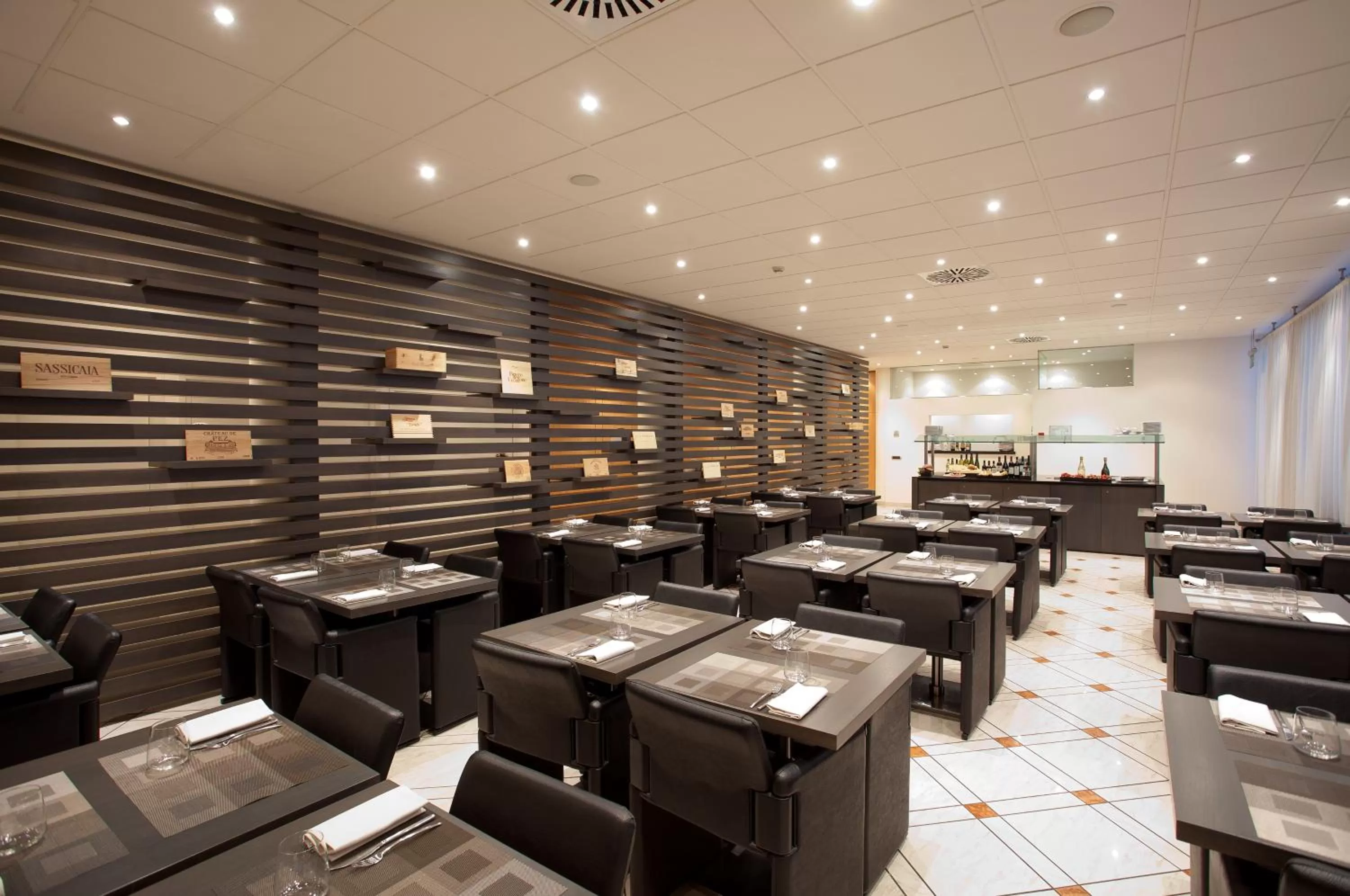 Restaurant/places to eat in Hotel Ovest