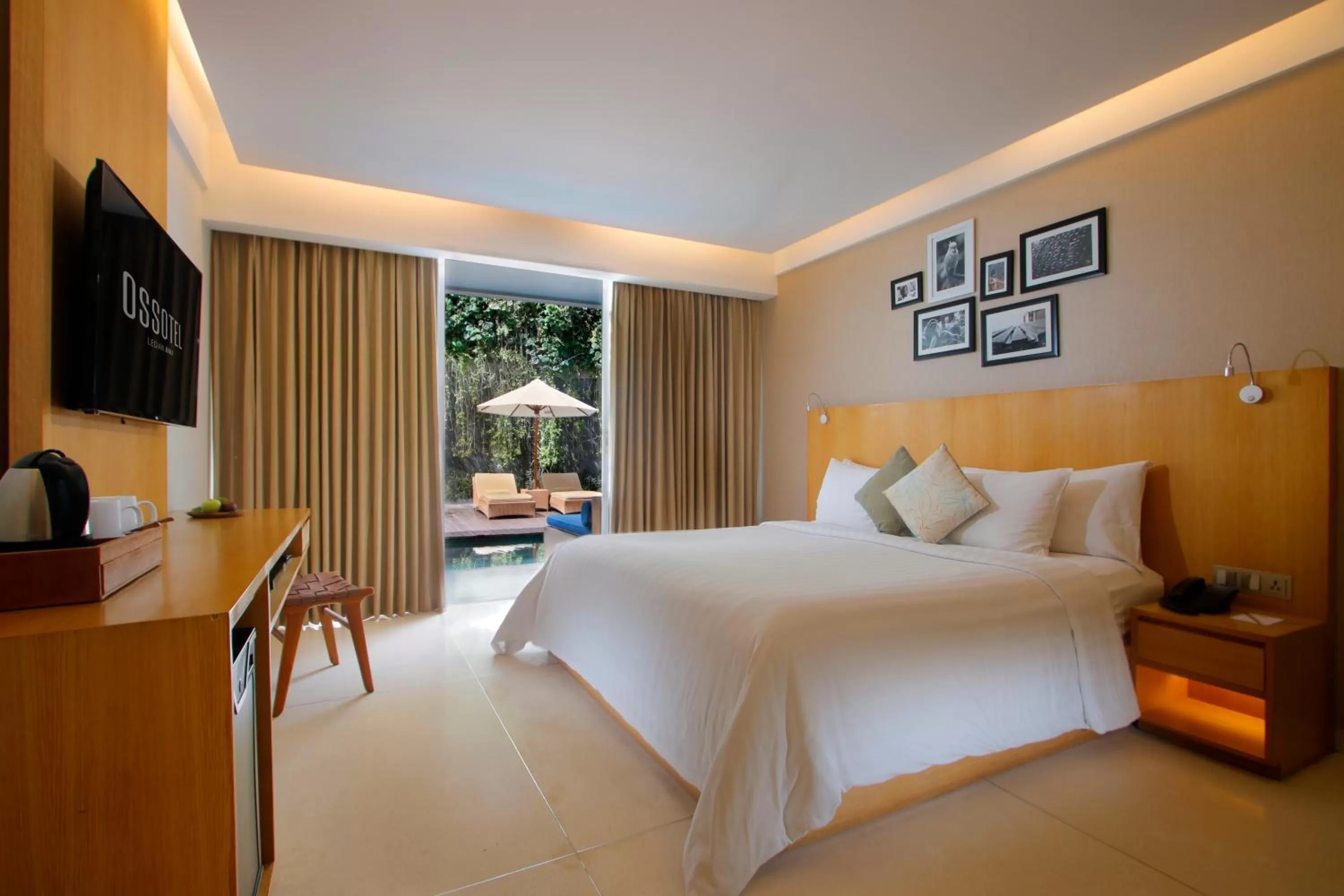 Deluxe Double or Twin Room with Pool Access in Ossotel Legian