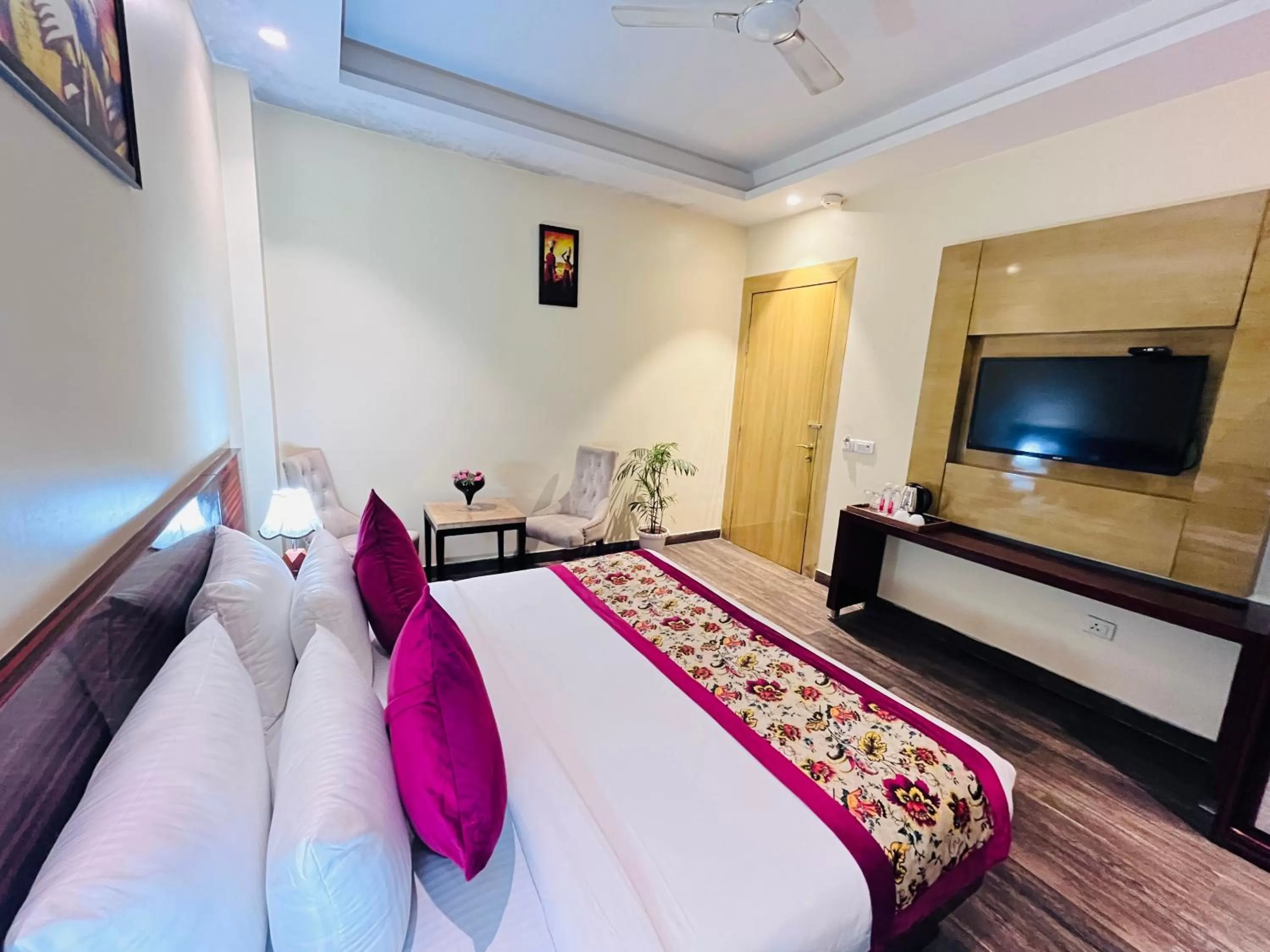 Bed in Hotel Banz near Delhi Airport